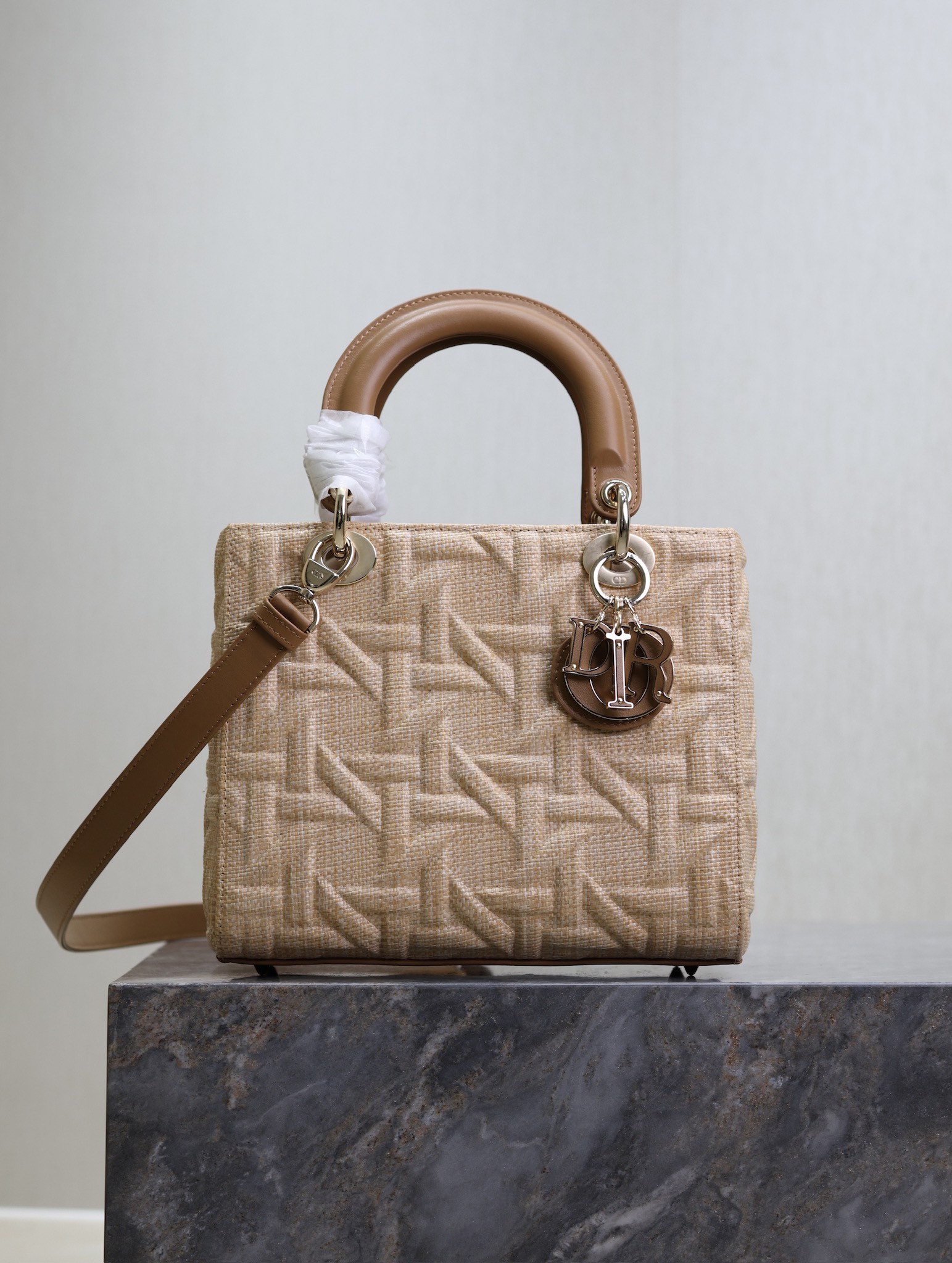 TOP Christian Dior Lady Dior Bag  Medium 24 × 20 ×11 CM-2 Colors