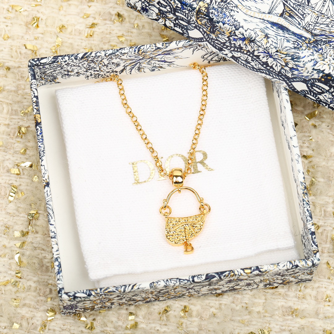 Top Christian Dior Montaigne saddle necklace