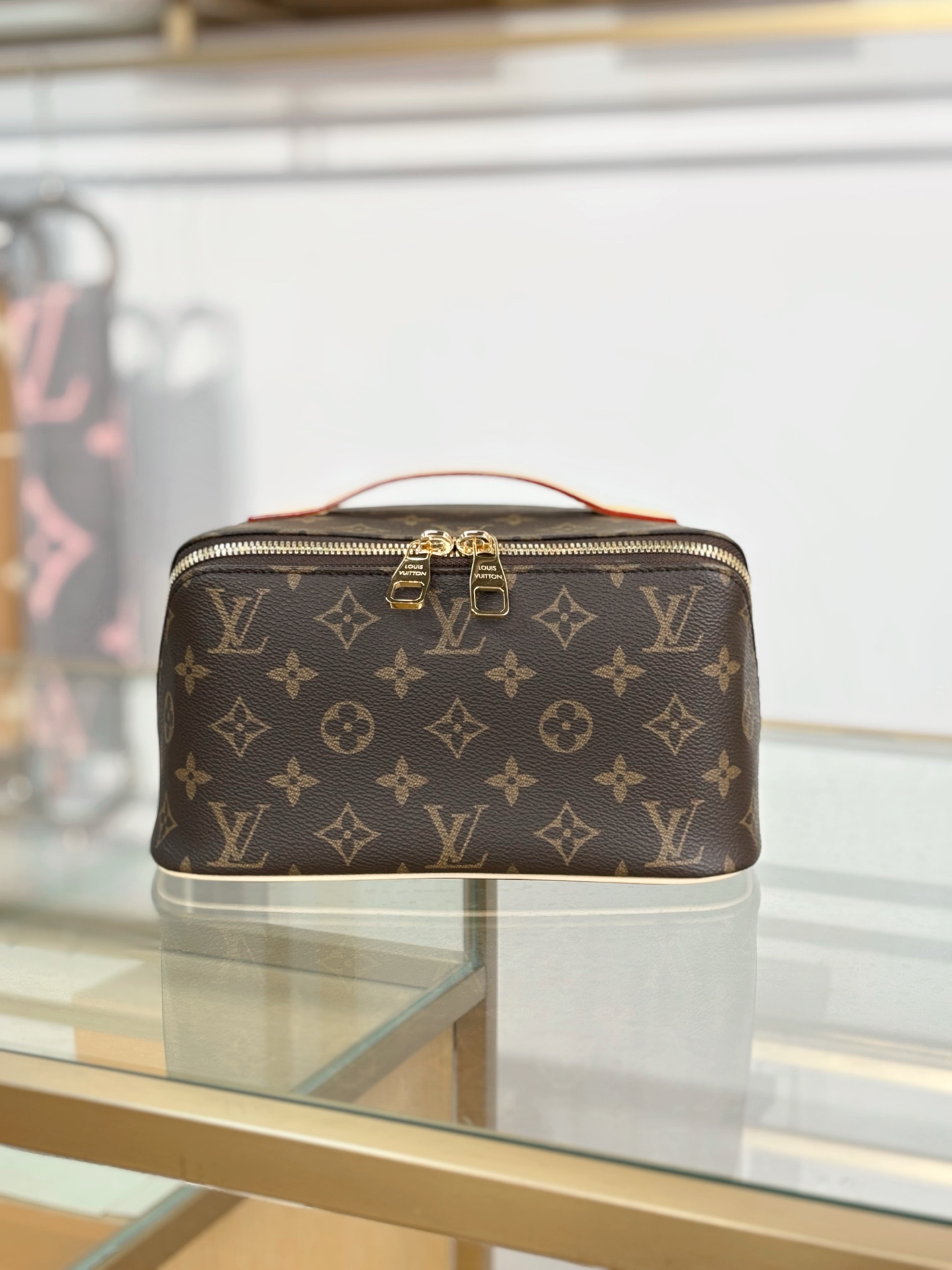 TOP Louis Vuitton LV Clutch Toiletry Bag  13 x 13 x 24cm - 2 Color