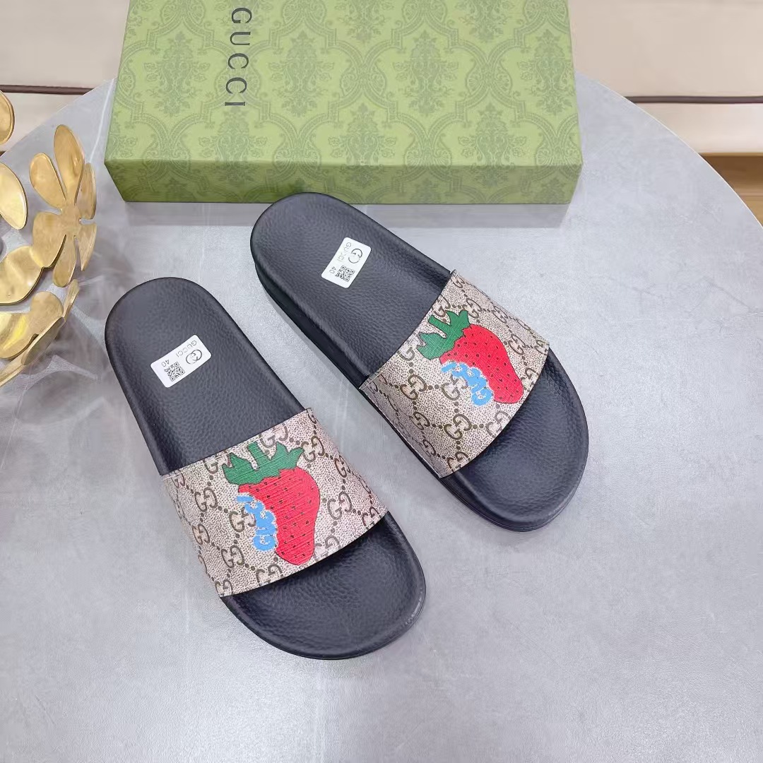 TOP GUCCI Strawberry Slide-  Black