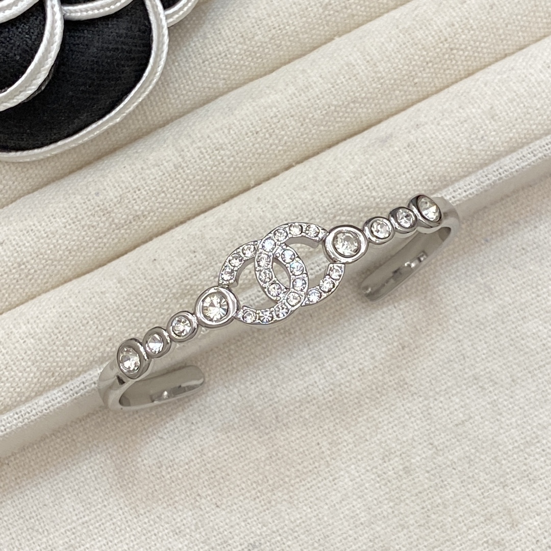 TOP CHANEL CC Bracelet - 2 Colors