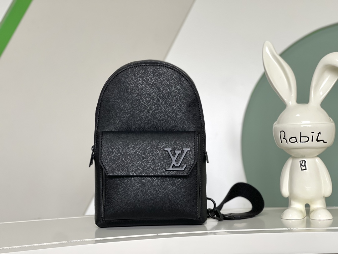 TOP Louis Vuitton LV Gram Buckle Full Leather Chest Bag Series 20 x 30 × 4 cm- 2 Colors