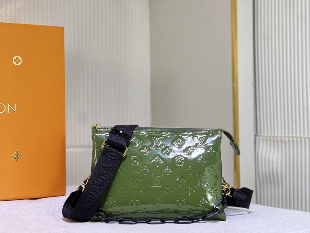 TOP Louis Vuitton LV Coussin Bag Patent leather 26x20x12cm- 2 colors