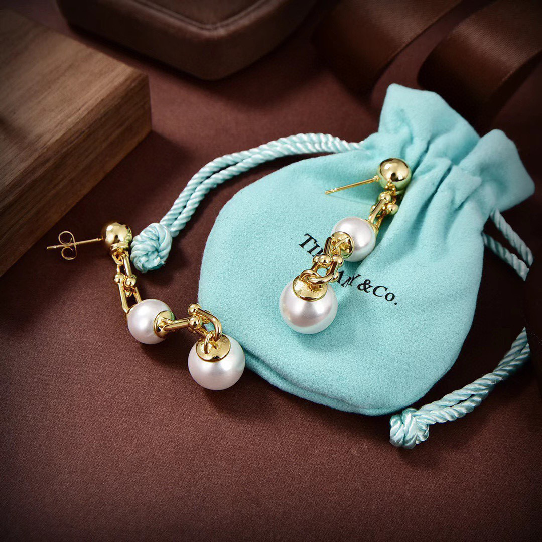 TOP Tiffany & Co. Pearls Dangle Earrings