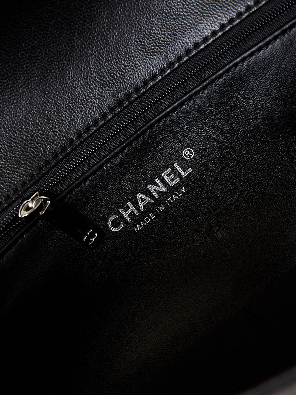 TOP CHANEL Pearl Chain Bag 19x29x9cm - Black