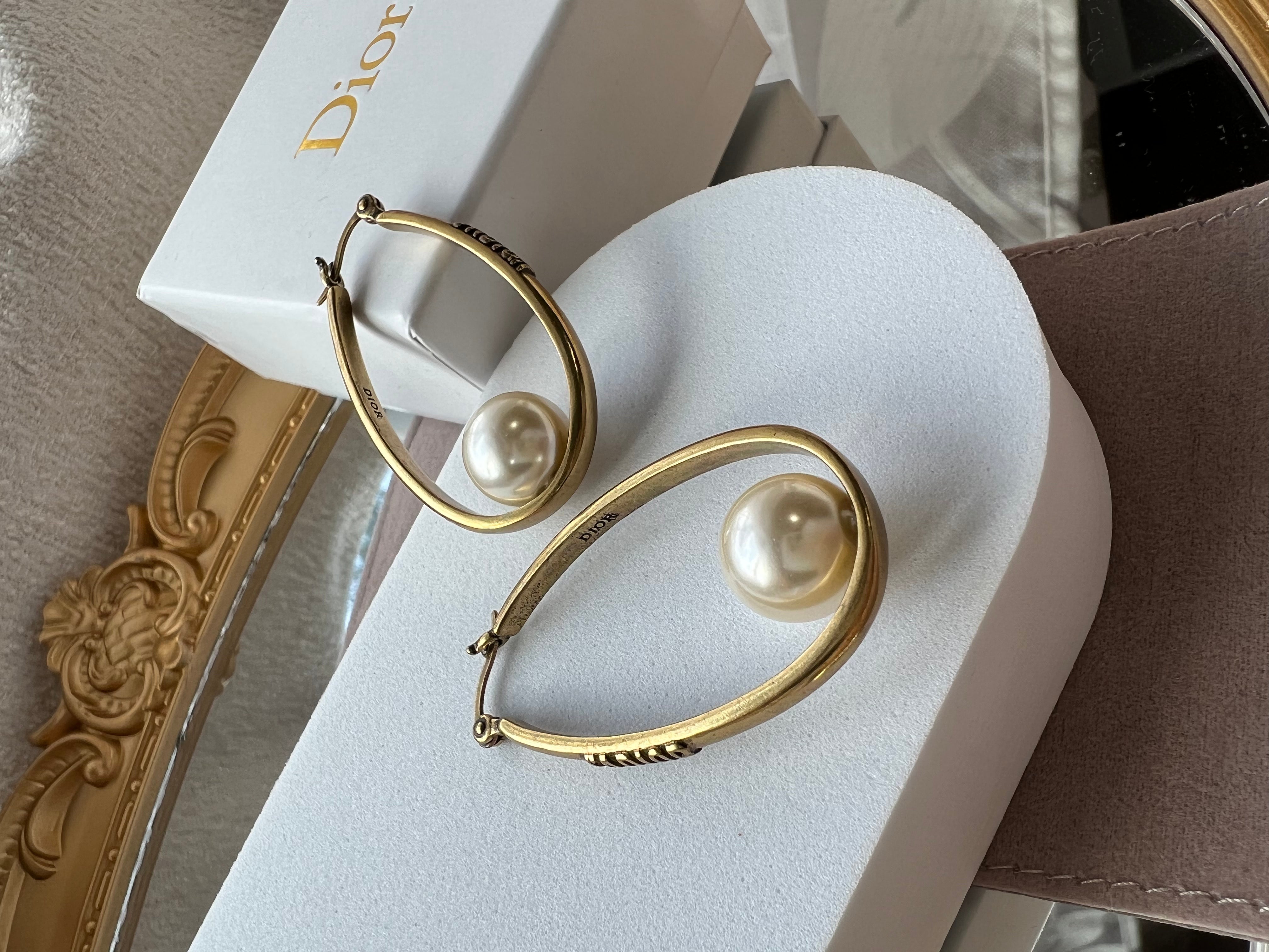 TOP Christian Dior J'AChristian Dior Faux Pearl Oval Hoop Earrings - Gold