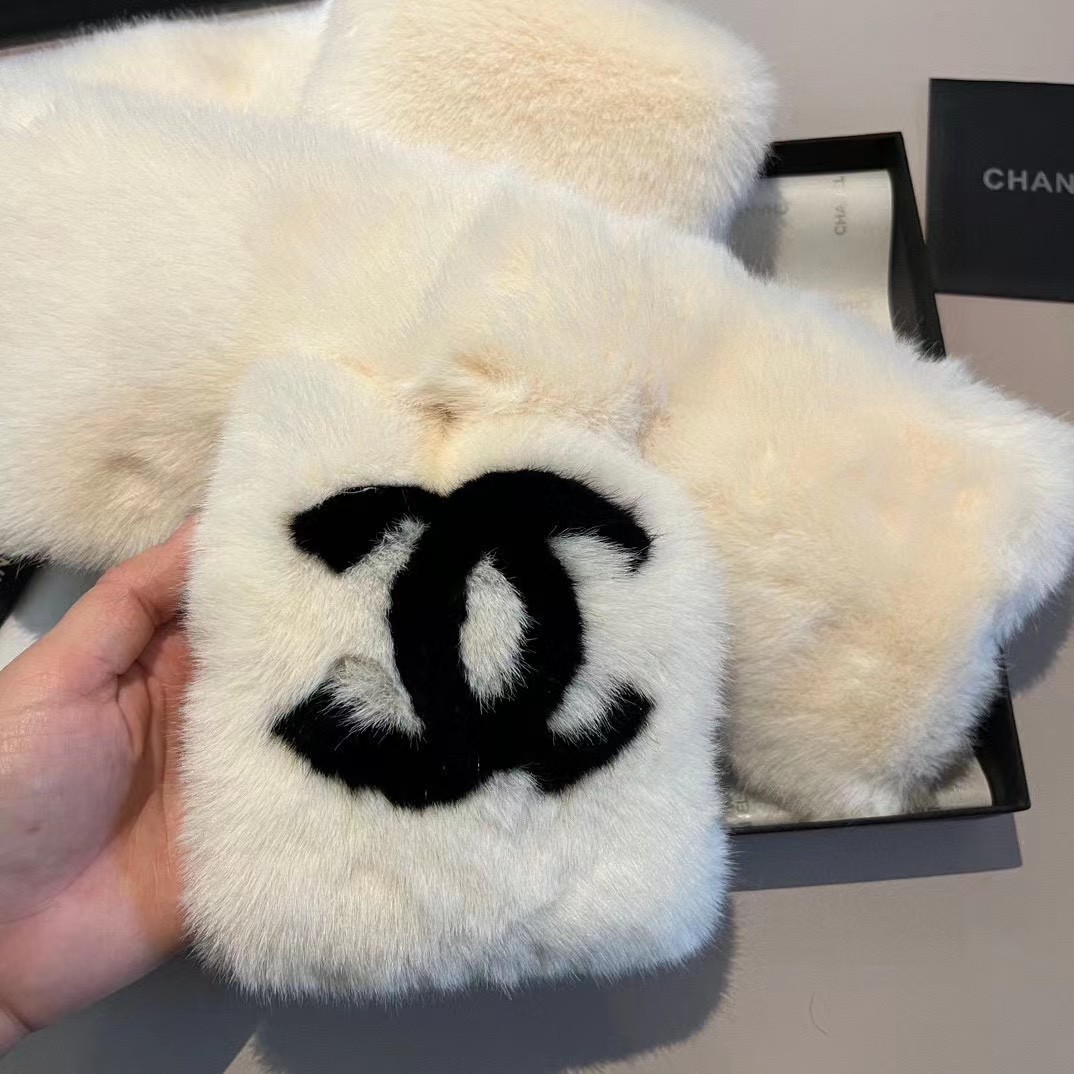 TOP CHANEL Cashmere Scarves 90 cm