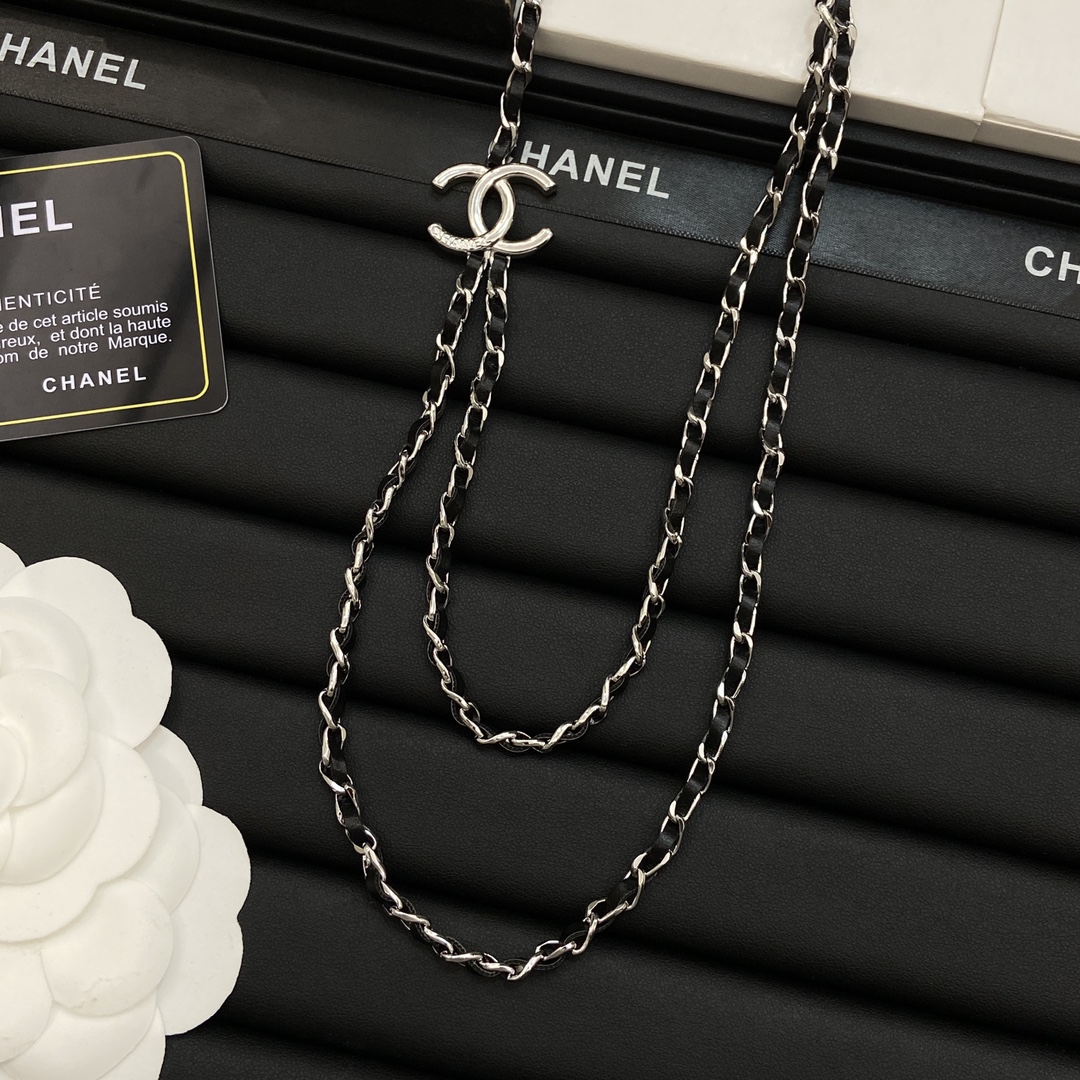 TOP CHANEL CC Necklace - Silver/Black