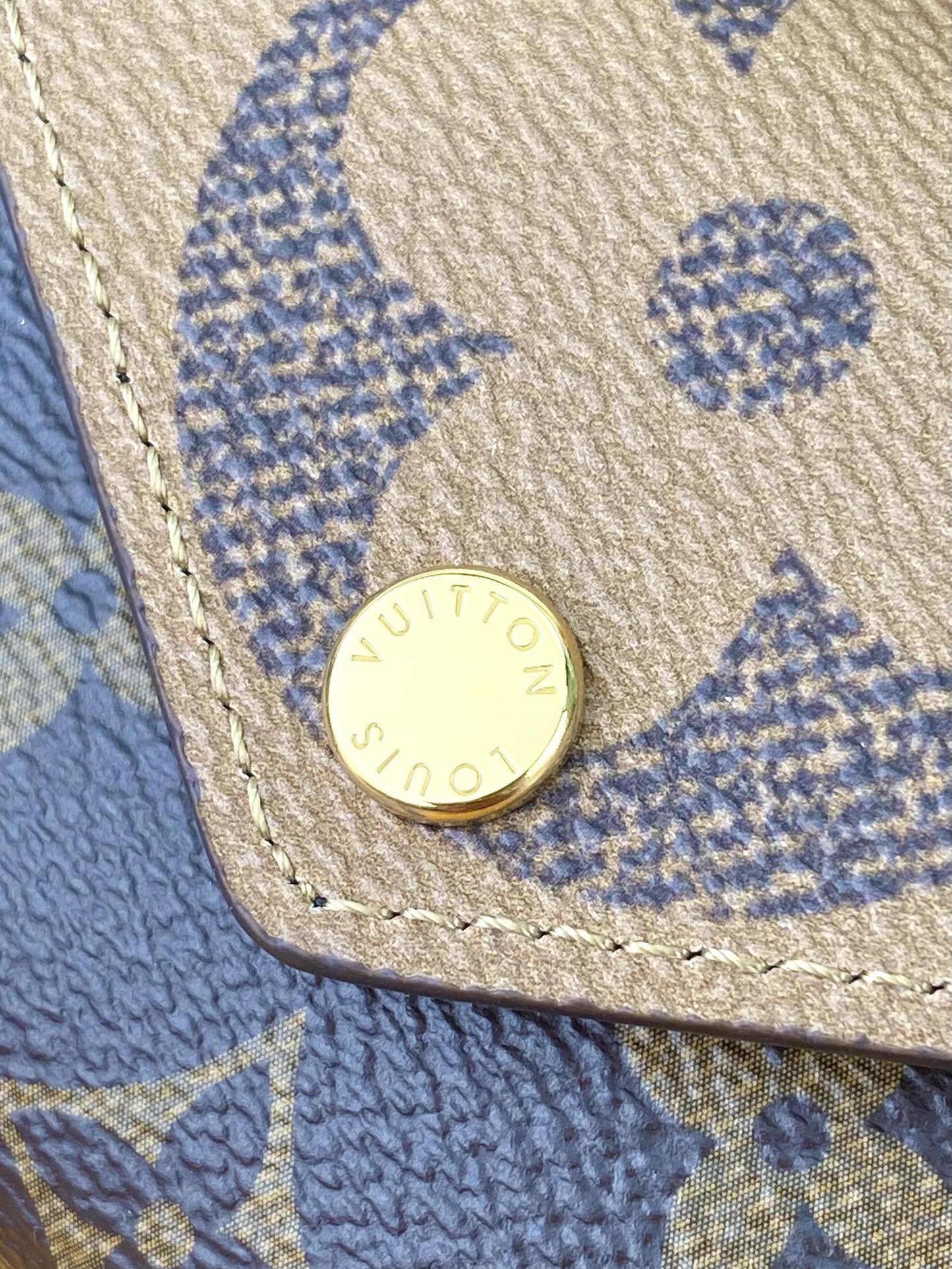 TOP Louis Vuitton LV Zoé Wallet Monogram Reverse Canvas 7.5x3x9.5cm - Khaki/Brown