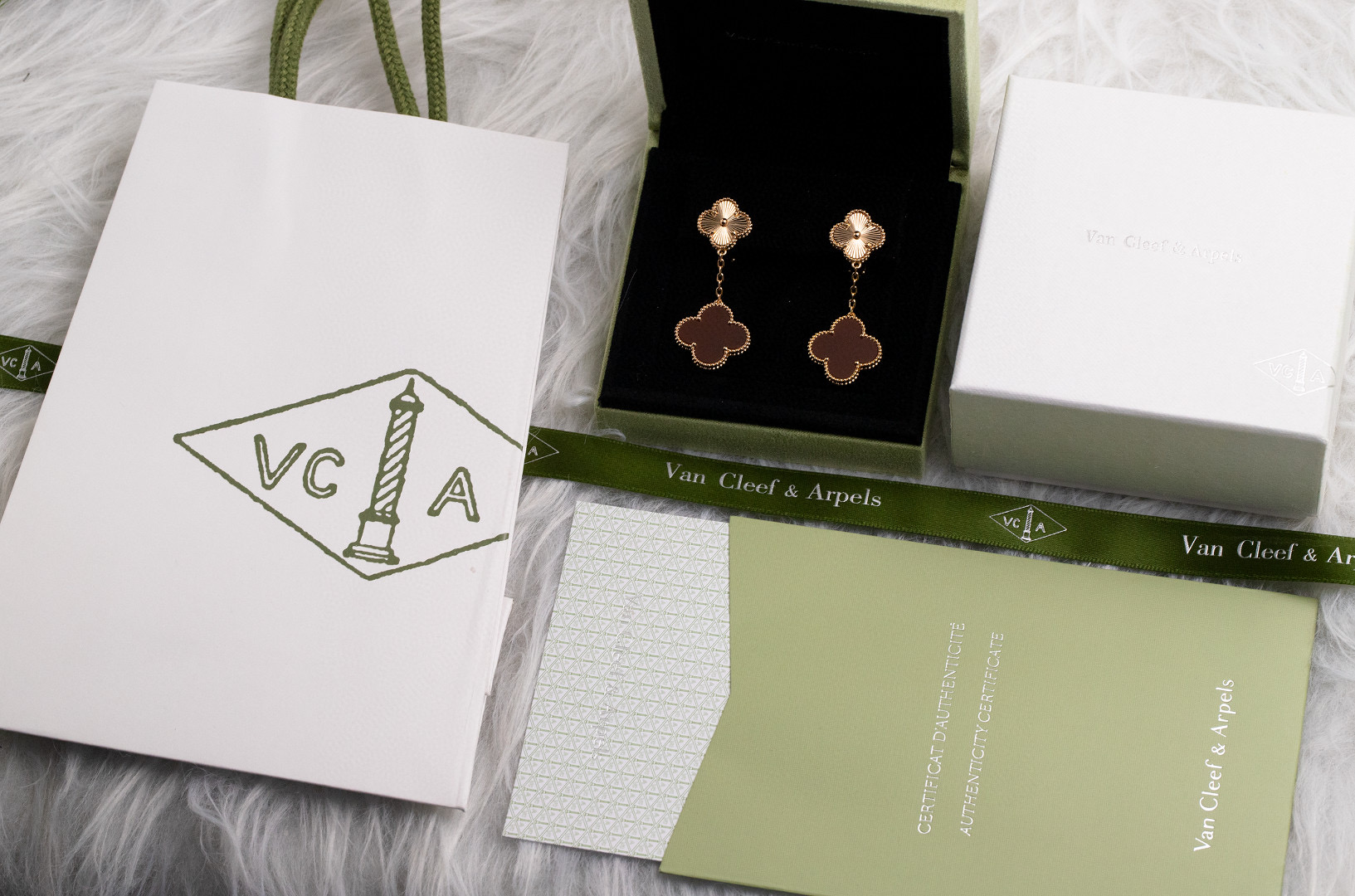 TOP Van Cleef & Arpels Dangle Earrings