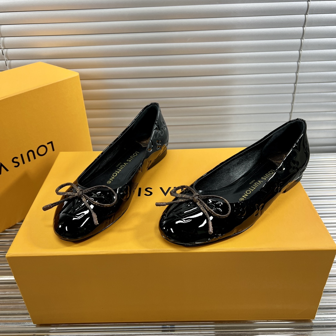 TOP Louis Vuitton LV L*V Butterfly Flat Ballet Shoes - 10 Colour