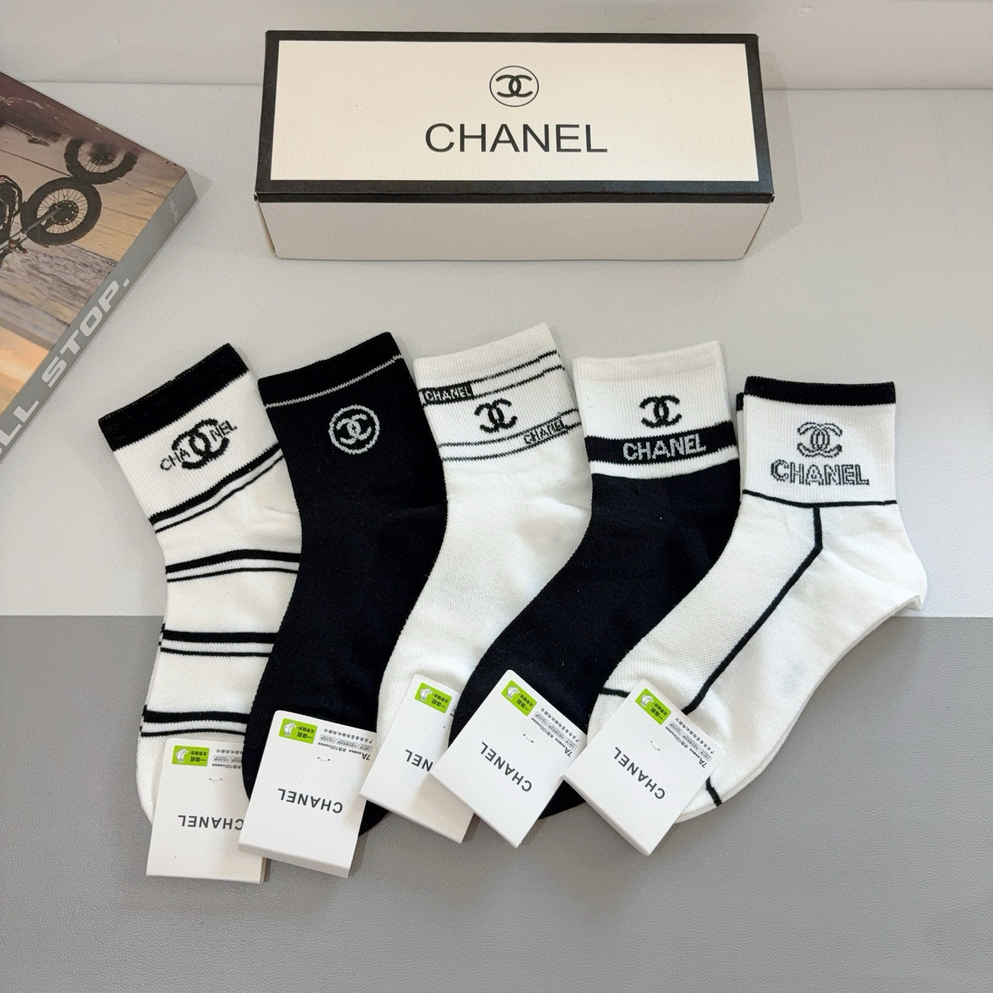 TOP CHANEL Socks - 5 Pieces as a Set