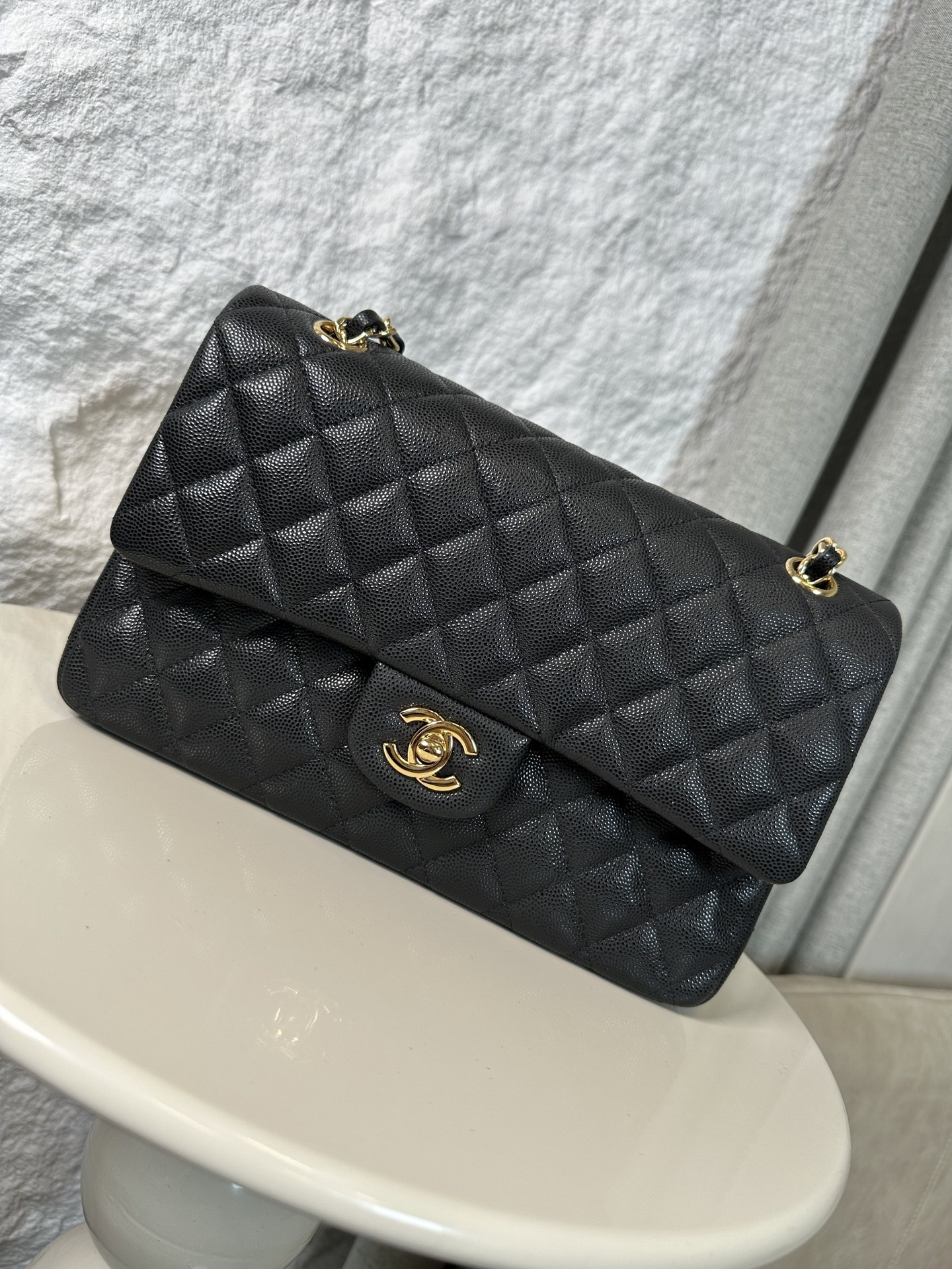 TOP CHANEL Classic Flap Bag Caviar Medium 25.5cm – Collection