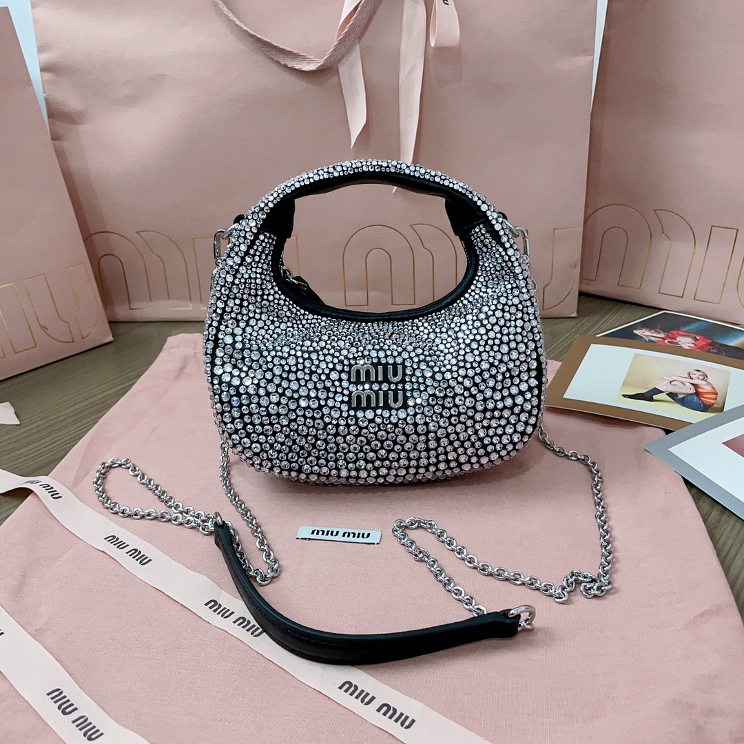 TOP Miu Miu Diamond Clutch Bag 17cm X 10 X 6cm - 2 Colors