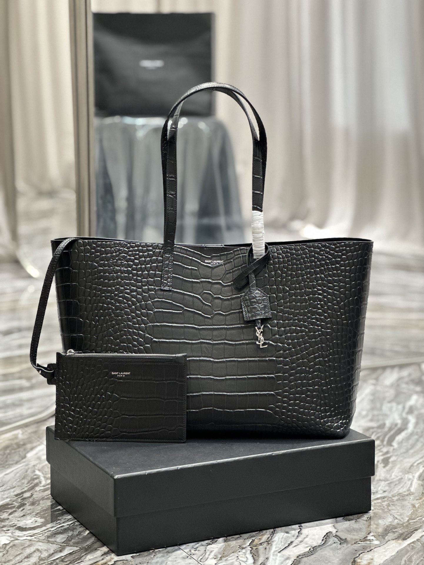 TOP Yves Saint Laurent YSL Crocodile Pattern Shopping Tote Bag - East-West - Black