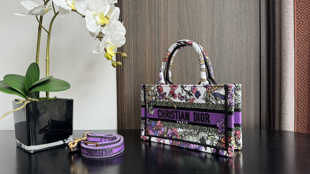 TOP Christian Dior Book Tote Bag Mini 21.5x13x7.5cm with Flower Embroidery Pattern