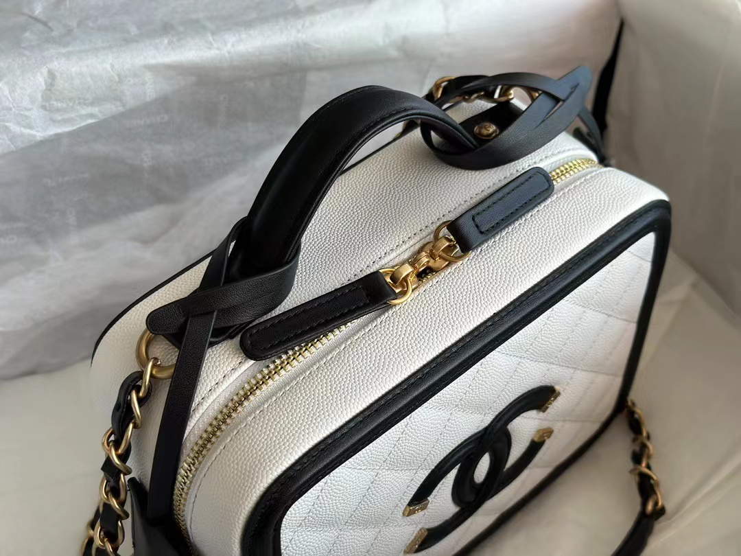 TOP CHANEL Classic Flap Bag w Top Handle Mini Rectangular 21CM- White&Black