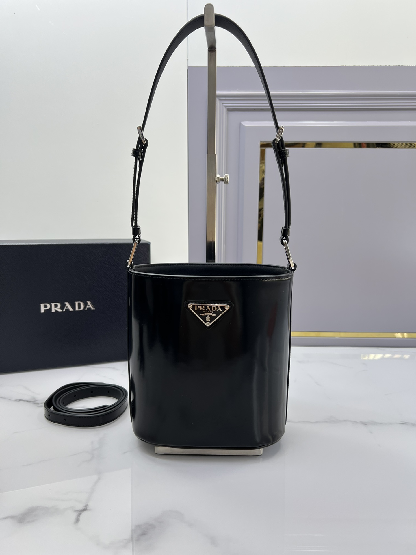 TOP PRADA Panier Bucket Imported Shiny Calfskin Plain Cowhide Bags 17x18x10.5 cm - Black&White