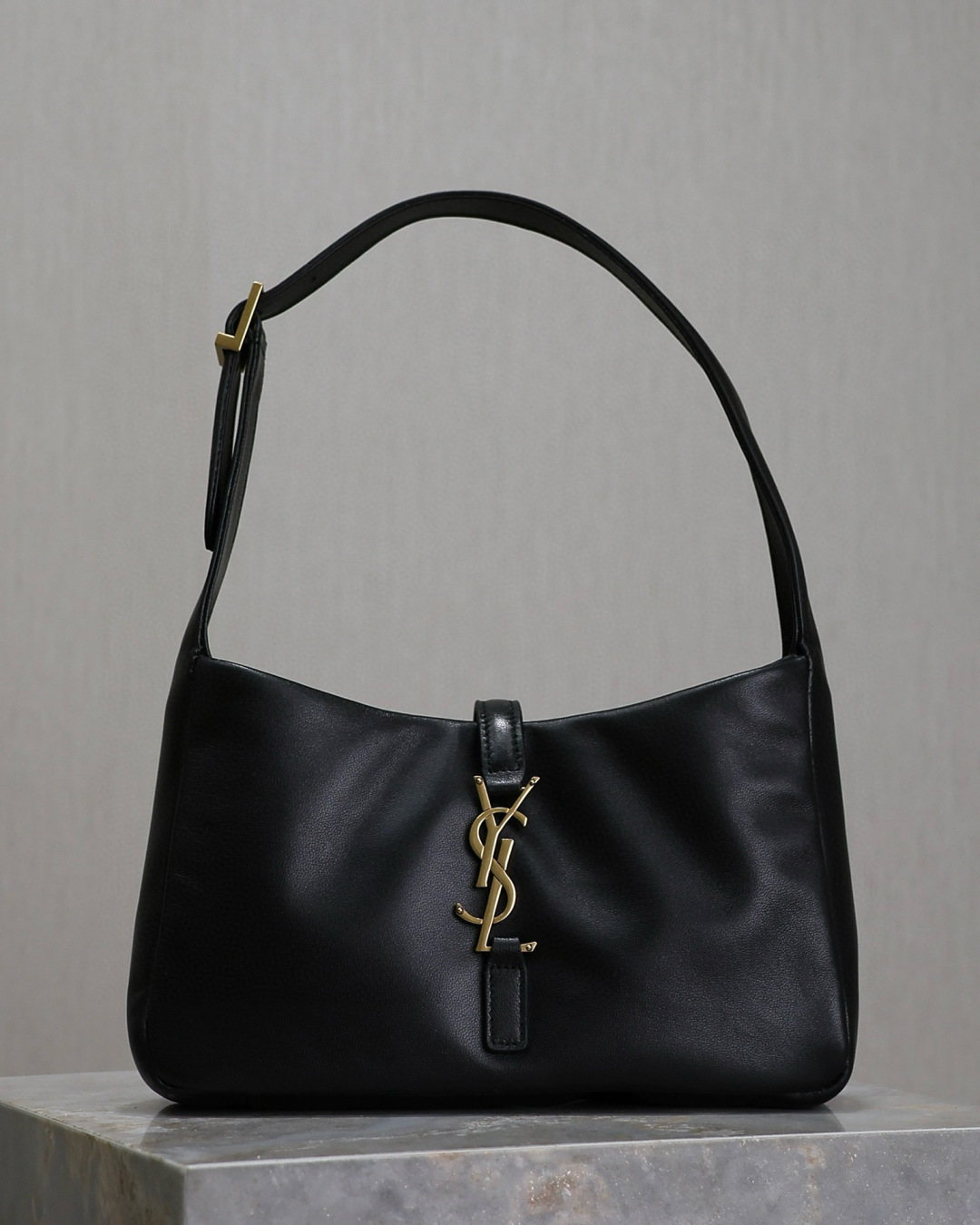 TOP Yves Saint Laurent YSL Le 5A7 Hobo Bag Sheepskin 25X14X6cm - Black&GHW