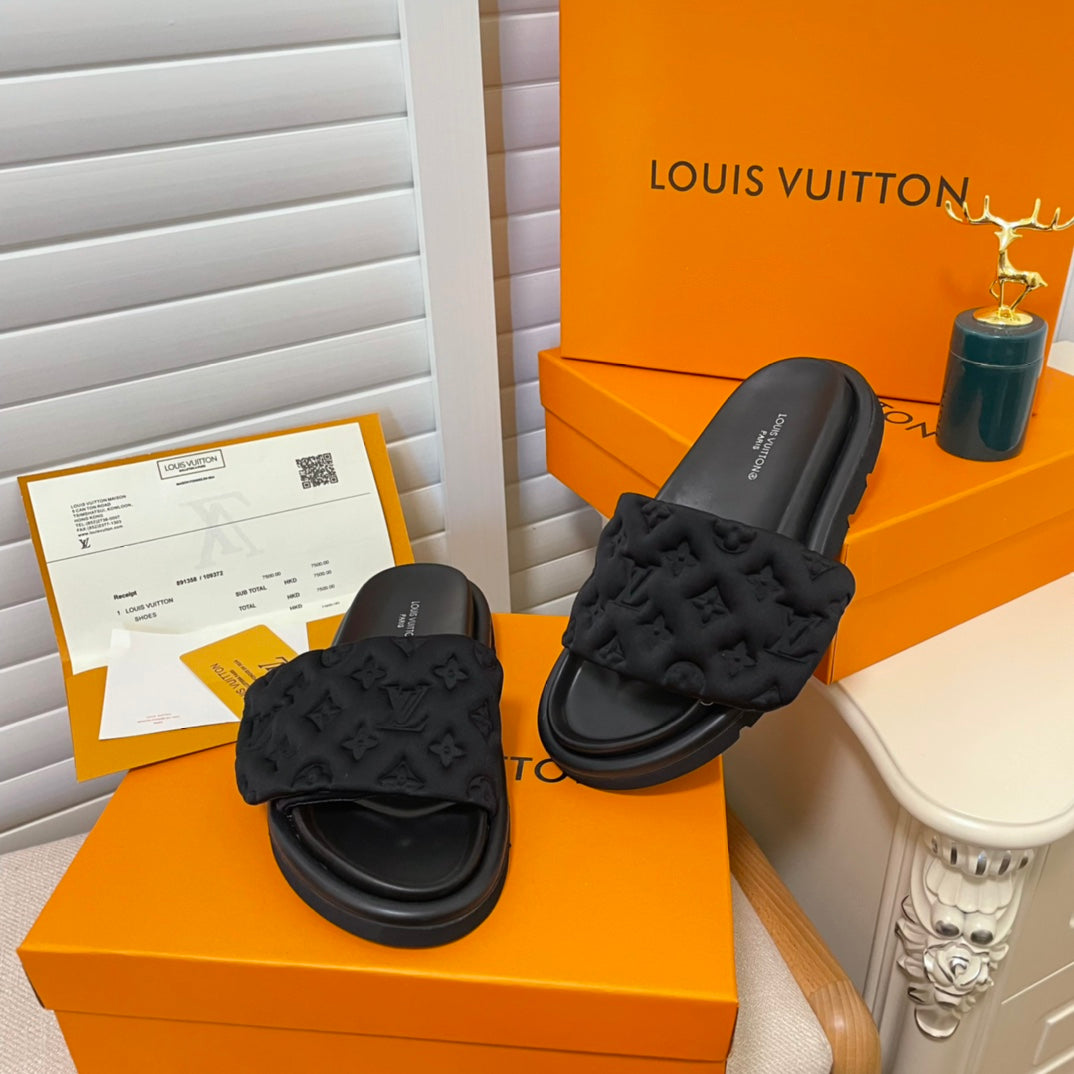 TOP Louis Vuitton LV L*V Pool Pillow Comfort Mule - Black