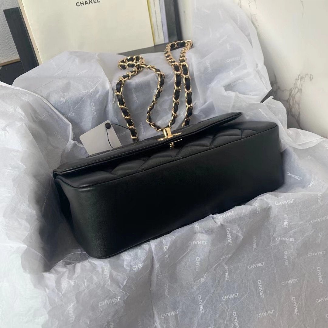 TOP CHANEL Diana Small Flap Bag - Black & GHW