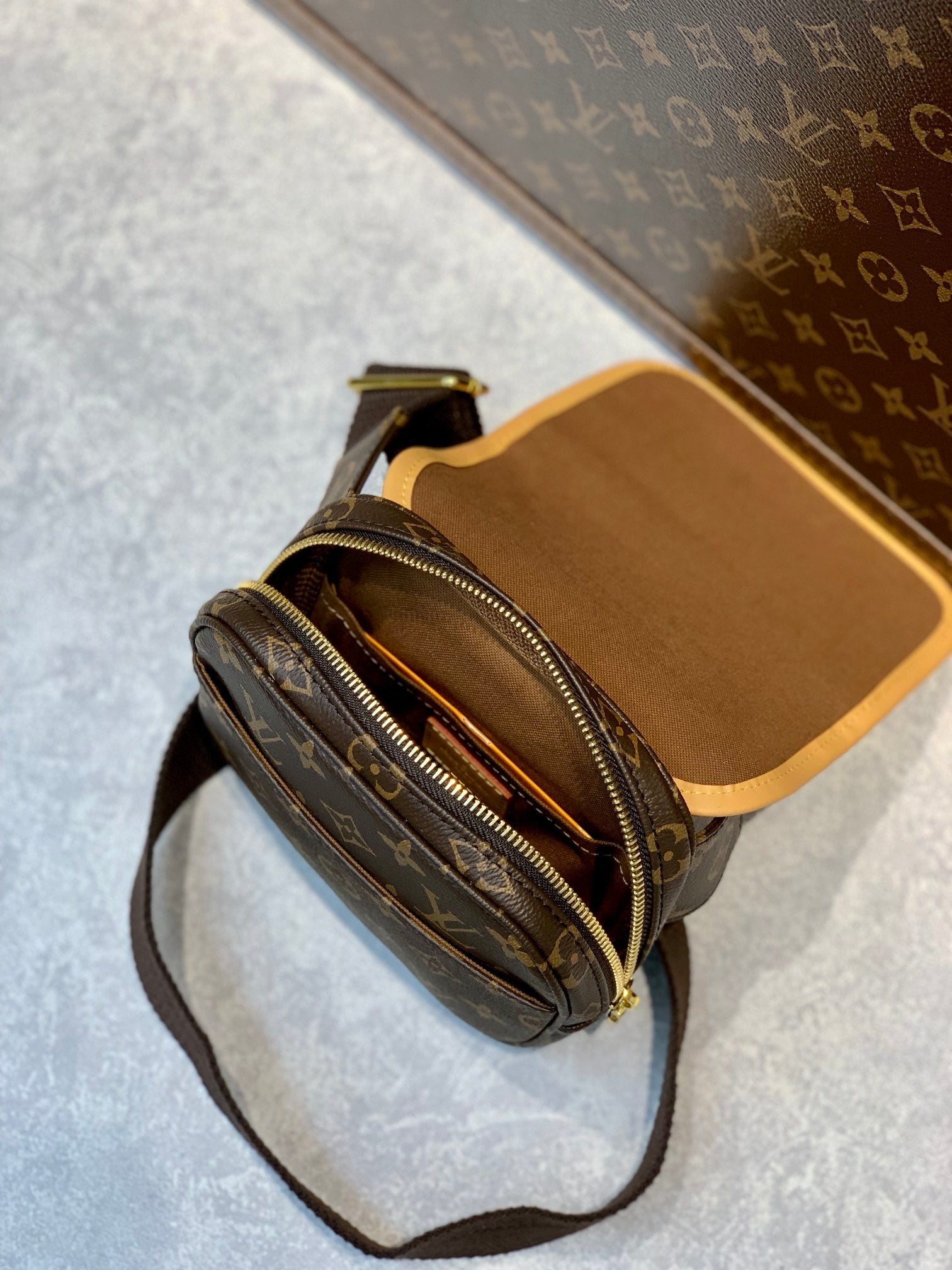 TOP Louis Vuitton LV L*V Bosphore Waist Bum Bag Monogram Pouch