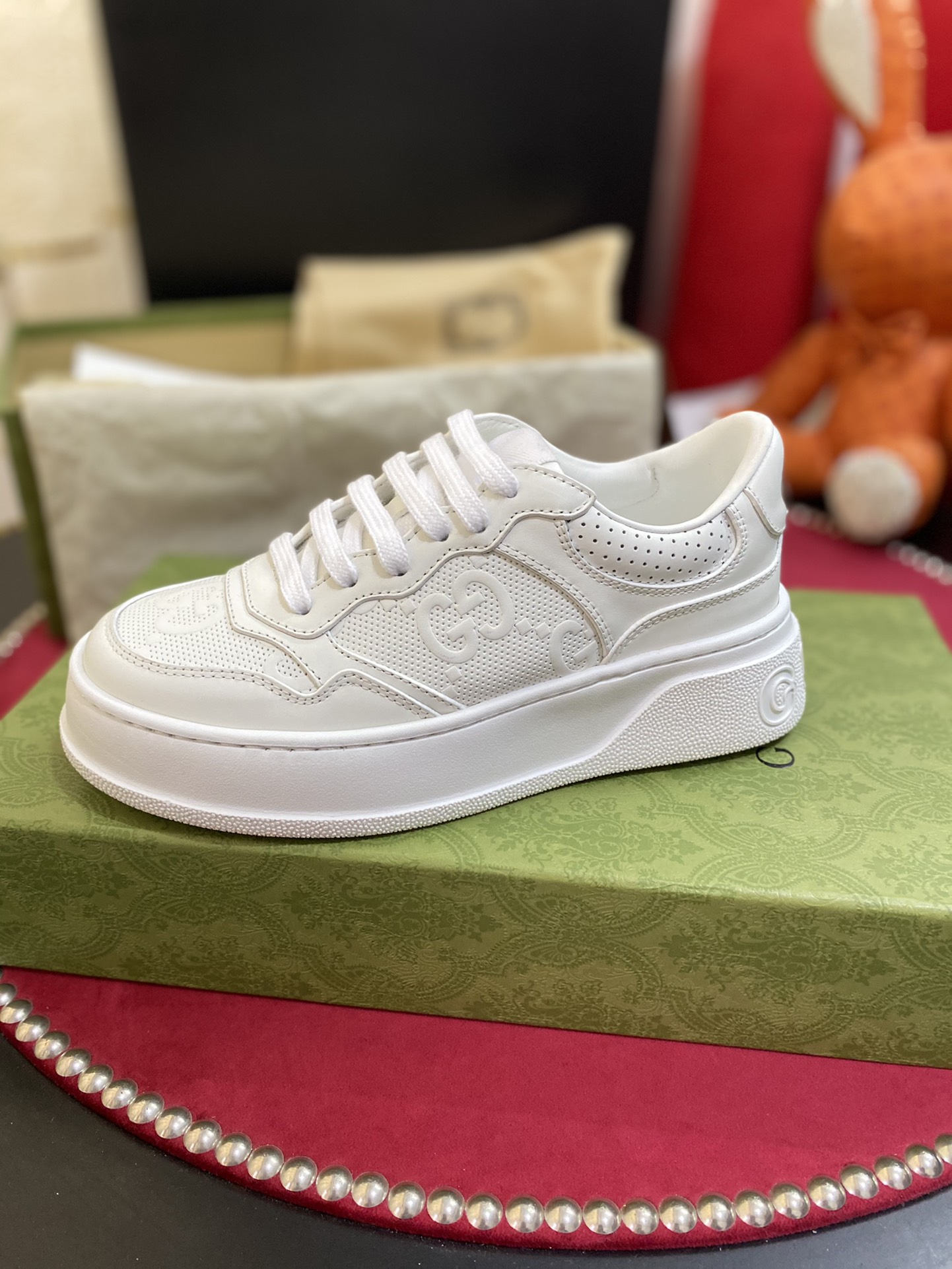 TOP GUCCI Solid Color Double G Embossed Leather Rubber Platform Sneakers - White