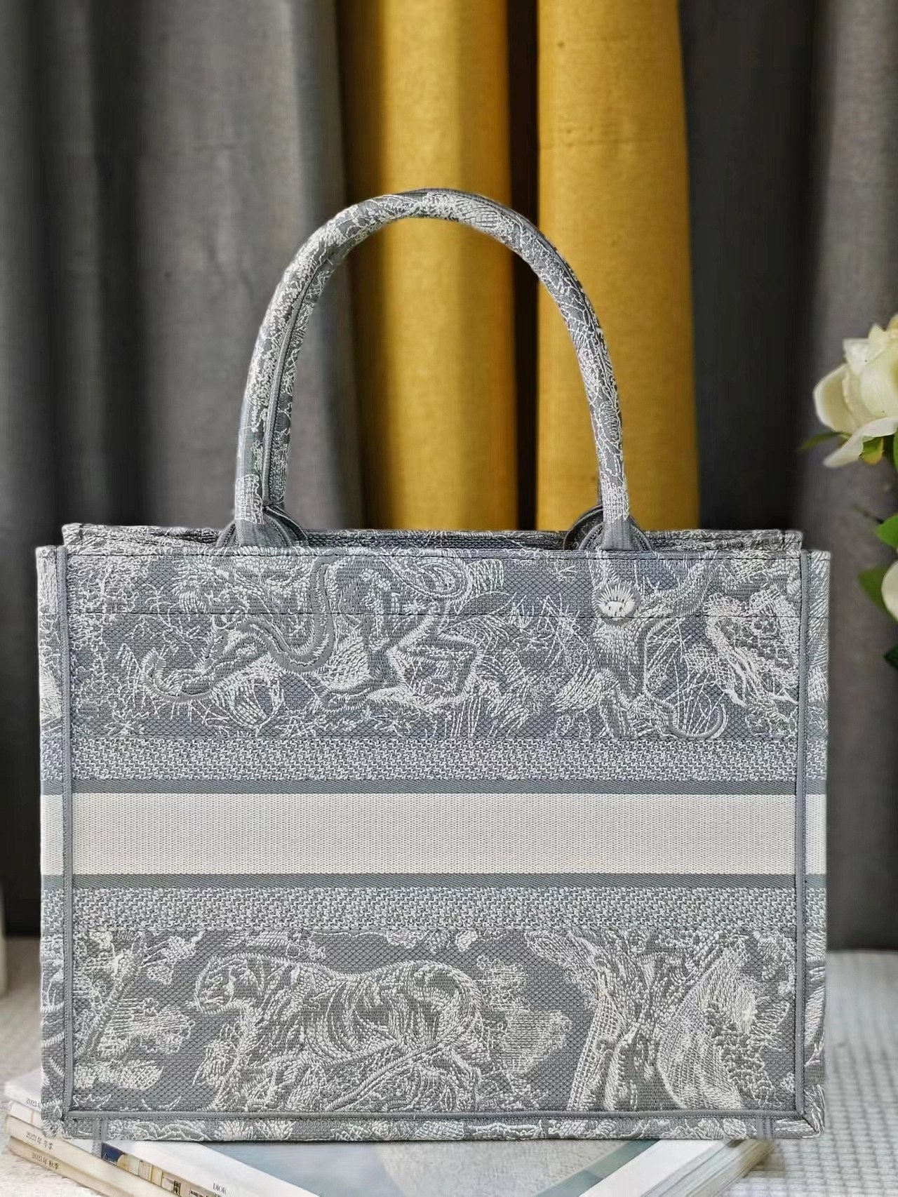 TOP Christian Dior Tiger Embroidery Pattern Tote Handbags 36cm/41cm - 2 Sizes
