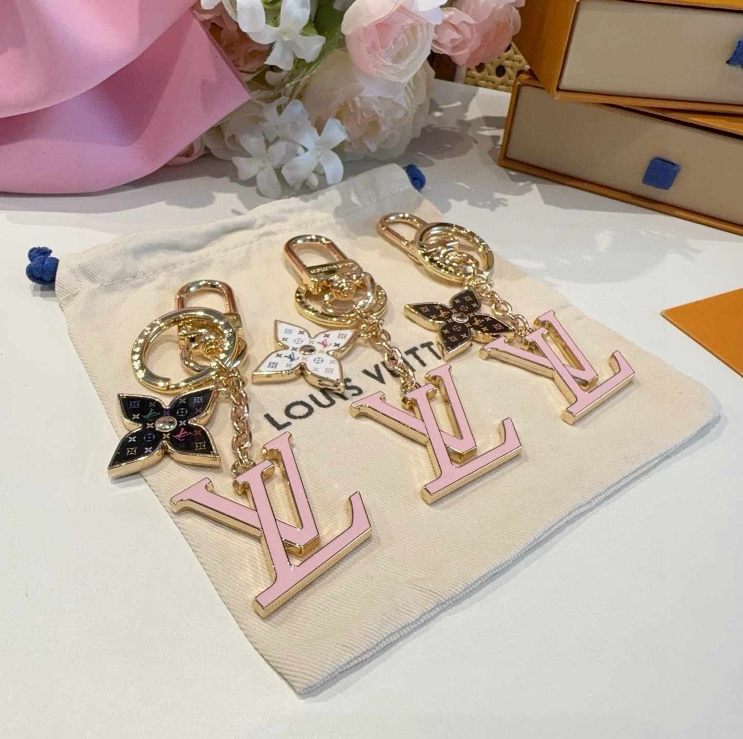 TOP Louis Vuitton LV  Key Chain - 3 Colors