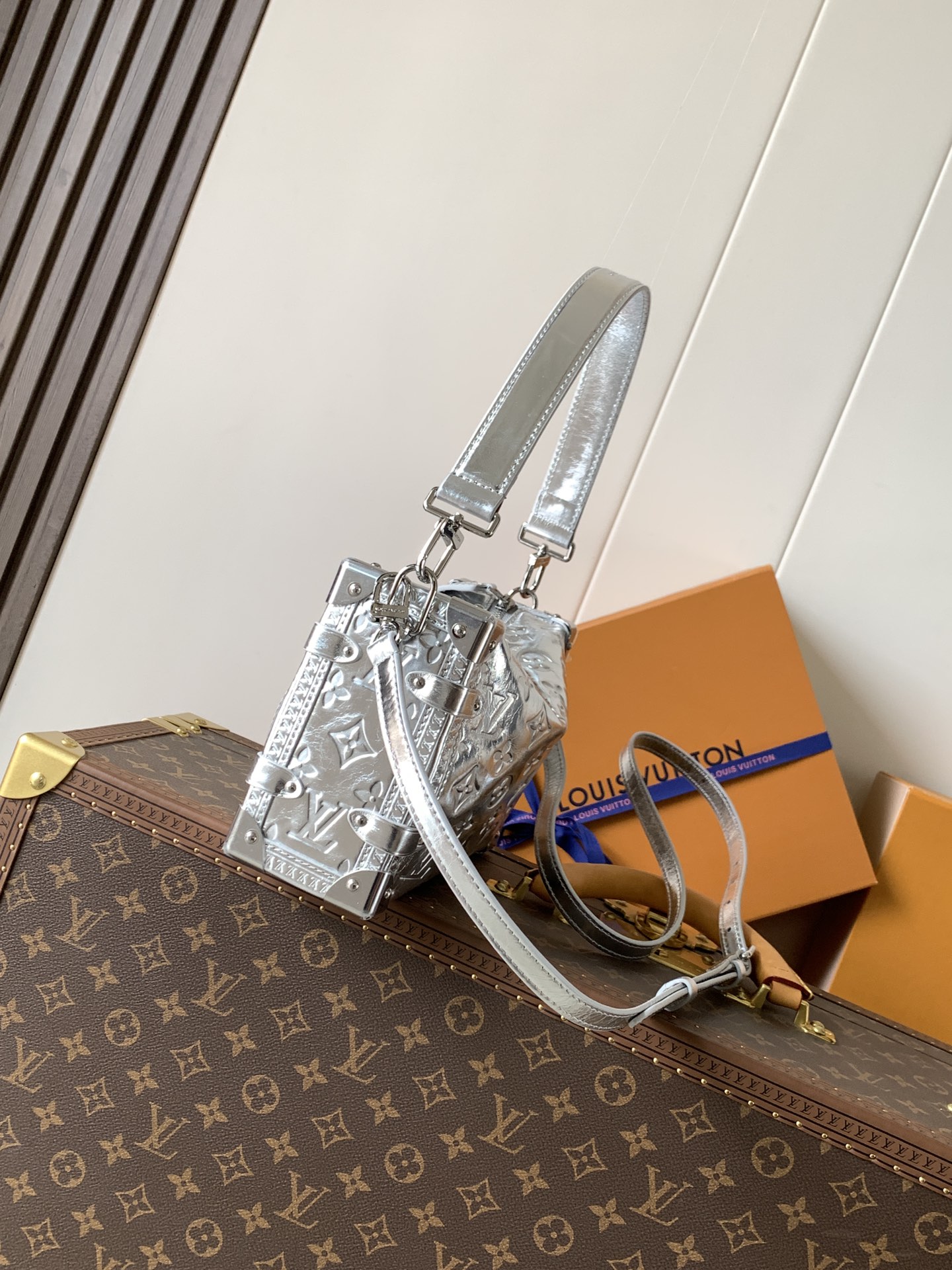 TOP Louis Vuitton LV Side Trunk Bag Monogram Miroir 16 x 8.5 x 23.5cm - Silver