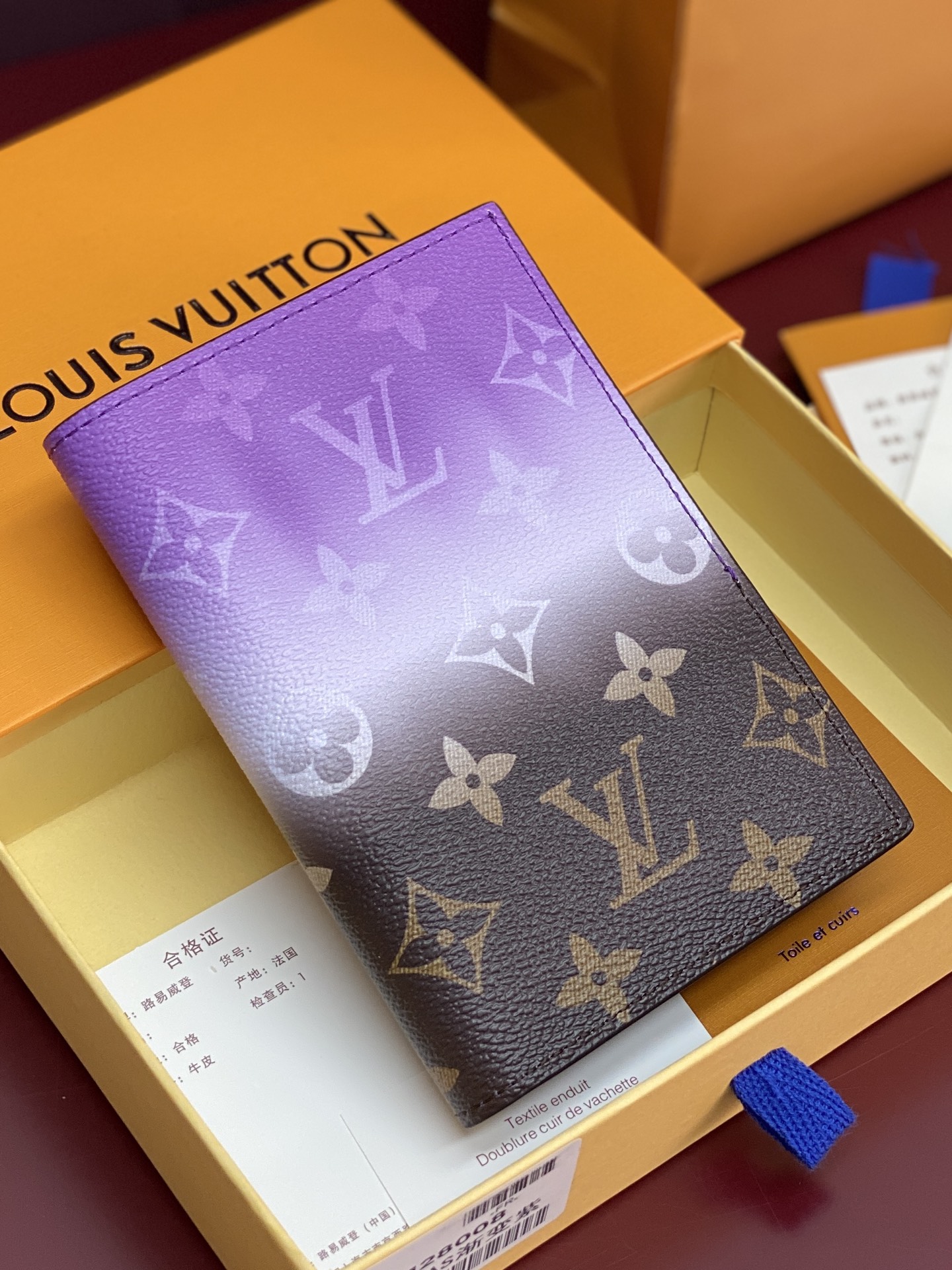 TOP Louis Vuitton LV Passport Holder Pigment Gradient 14x2.5x10cm - 3 Color