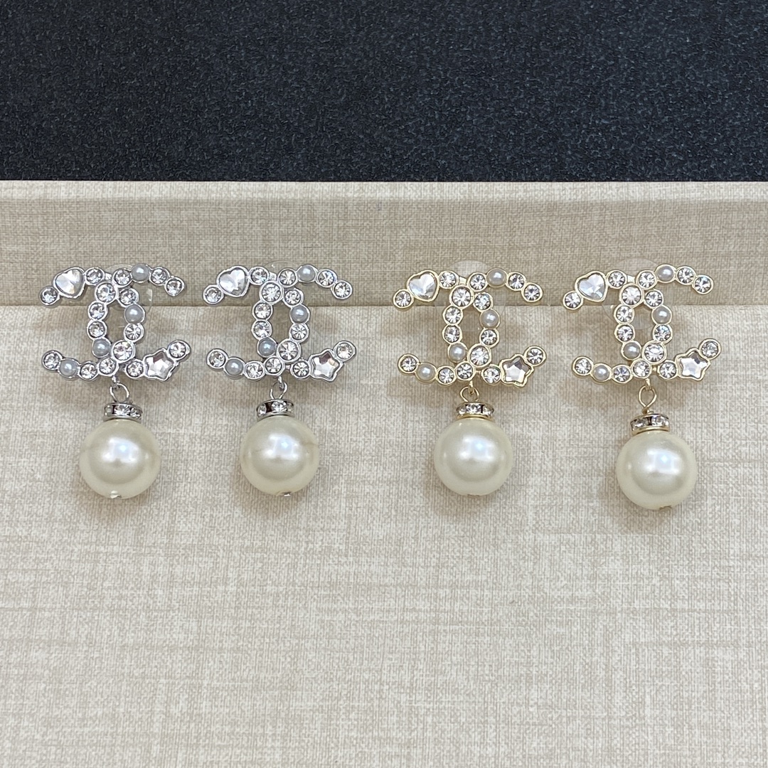 TOP CHANEL CC Earrings- 2 Colors