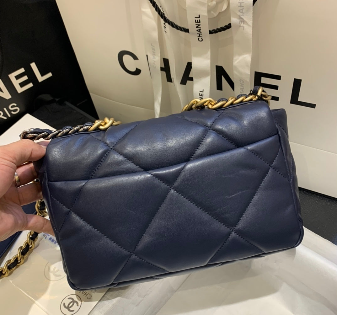 TOP CHANEL19 Bag Small 26cm - Navy Blue