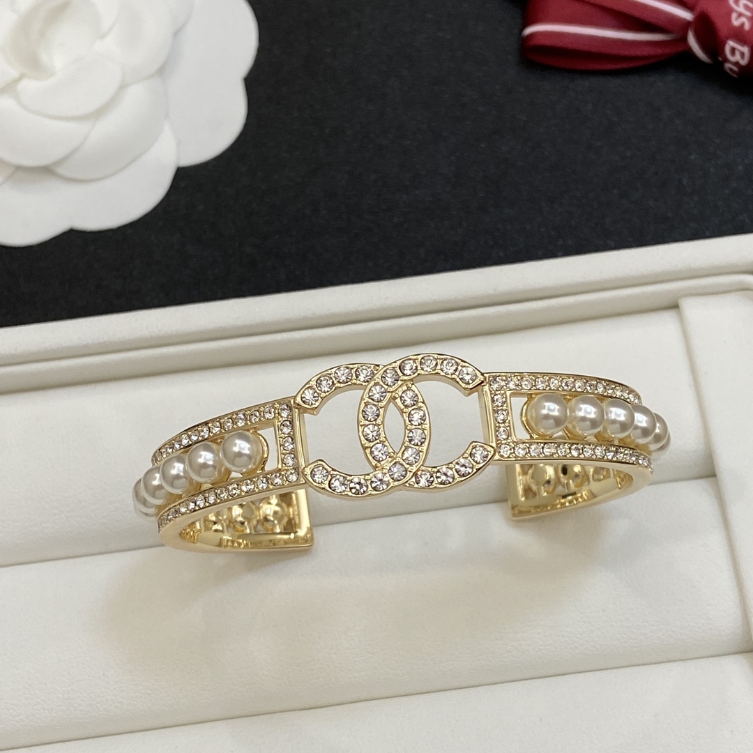 TOP CHANEL Bracelets-2 Colors