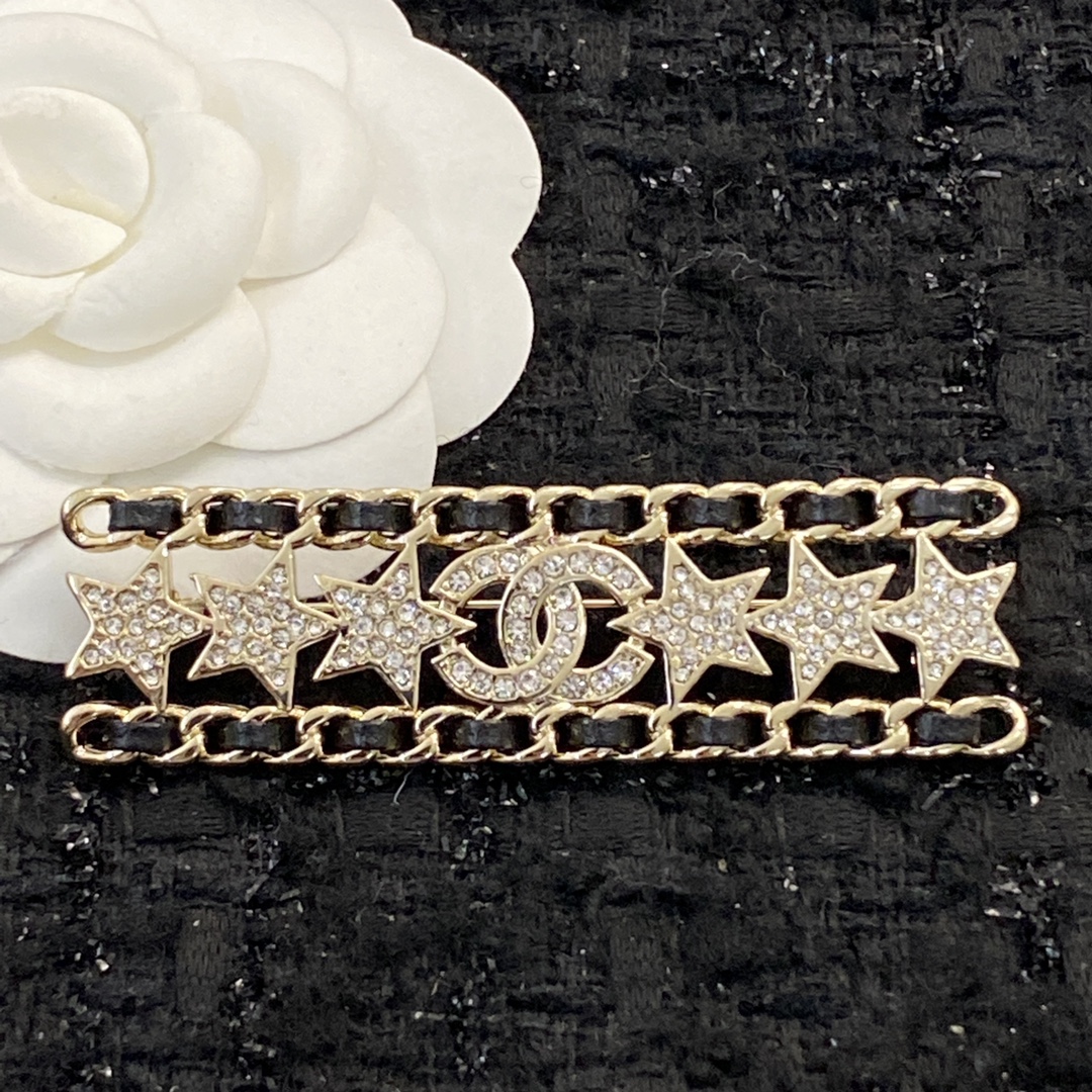 TOP CHANEL Leather Chain Diamond Star Lambskin Brooch - Gold