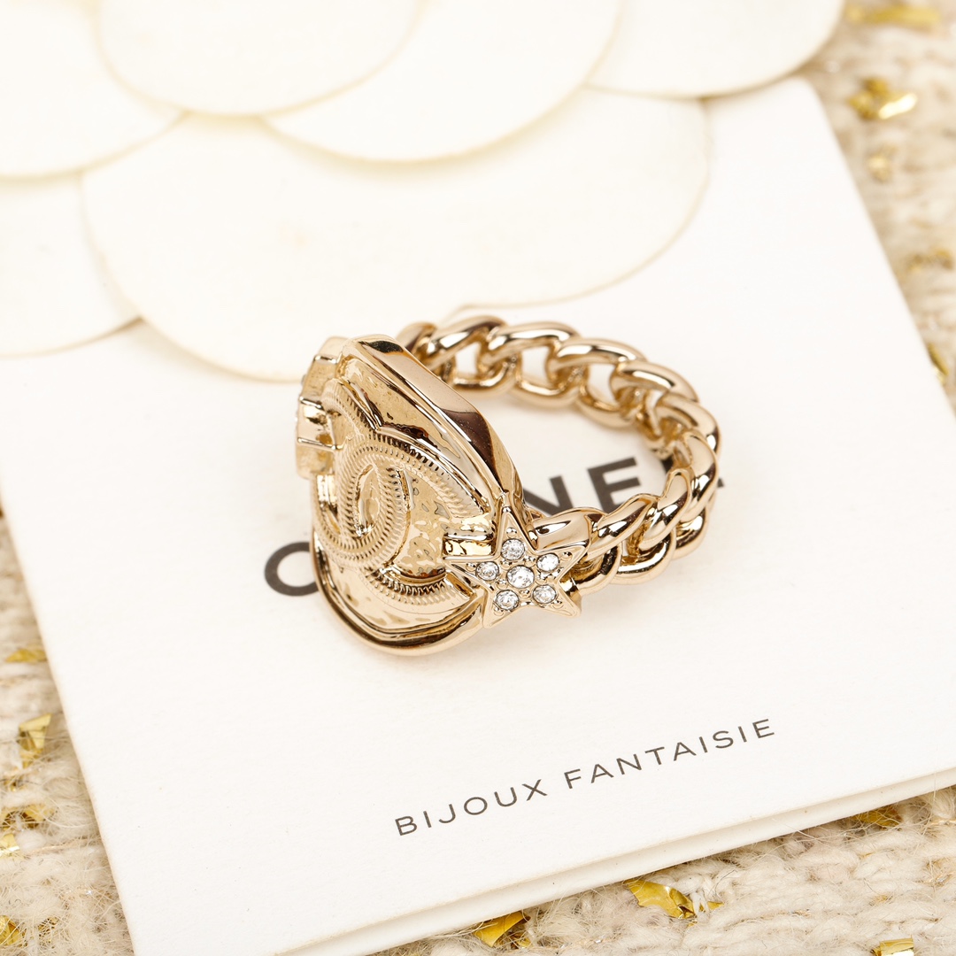TOP CHANEL Round Star Double C Ring