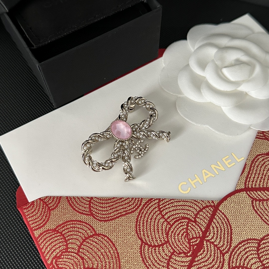 TOP CHANEL Bow Tie Brooch