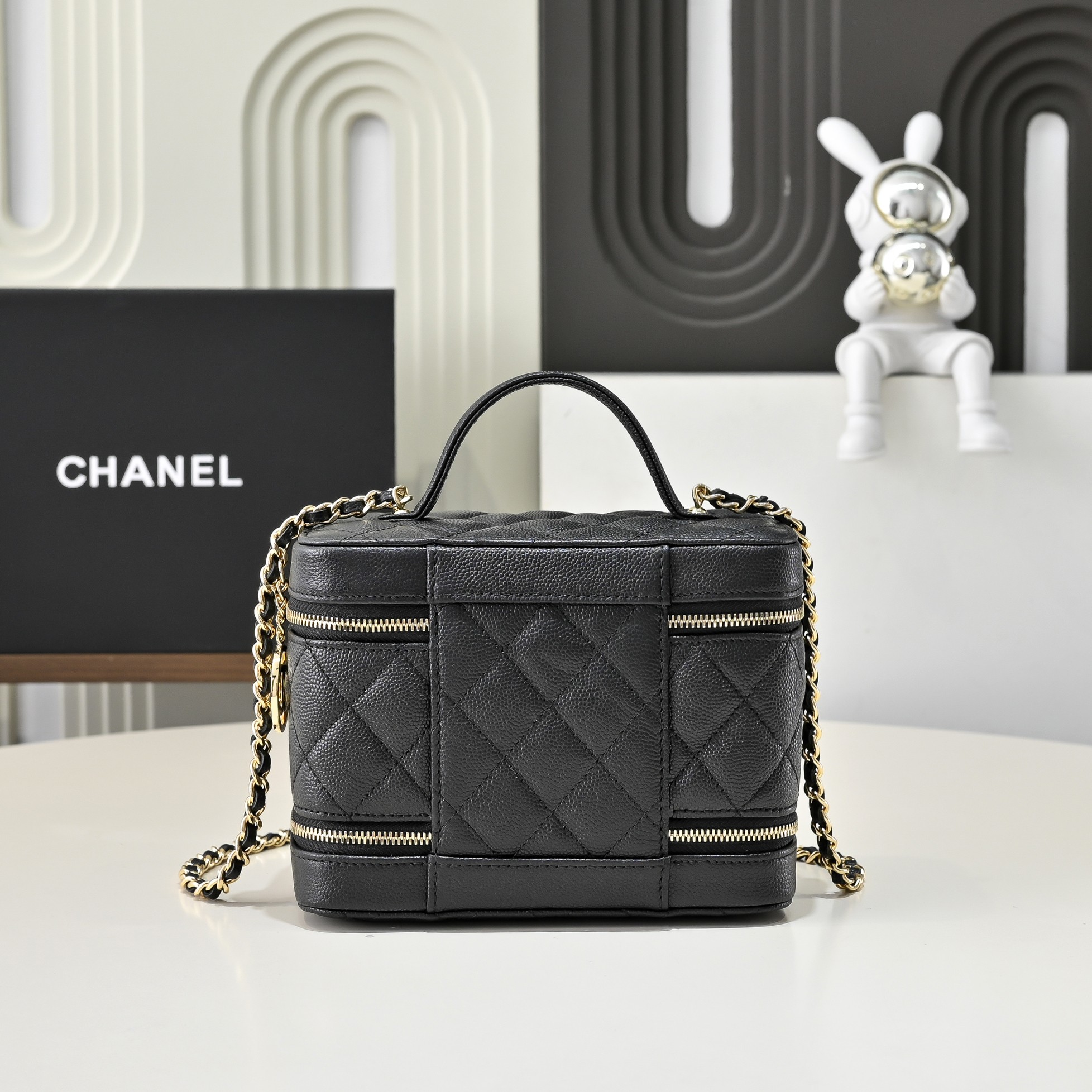 TOP CHANEL Double-layer Design Vanity Case 18-13-9cm - Black
