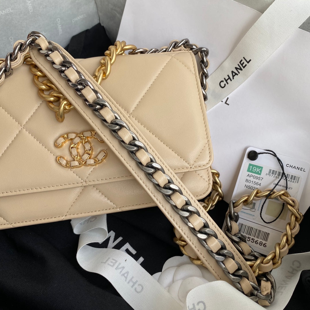 TOP CHANEL 19 WOC Bag - Beige