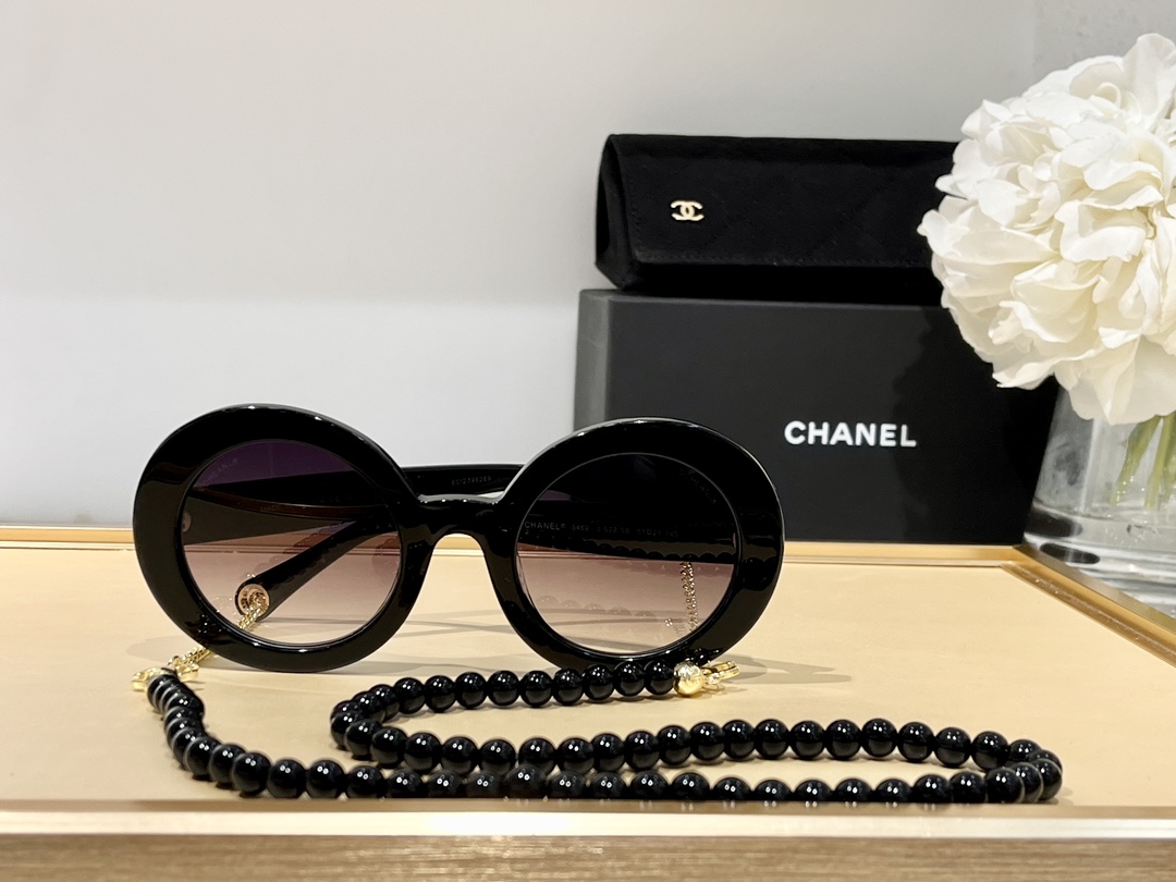 TOP CHANEL Exclusive Chain Hole Notch Buckle Sunglasses