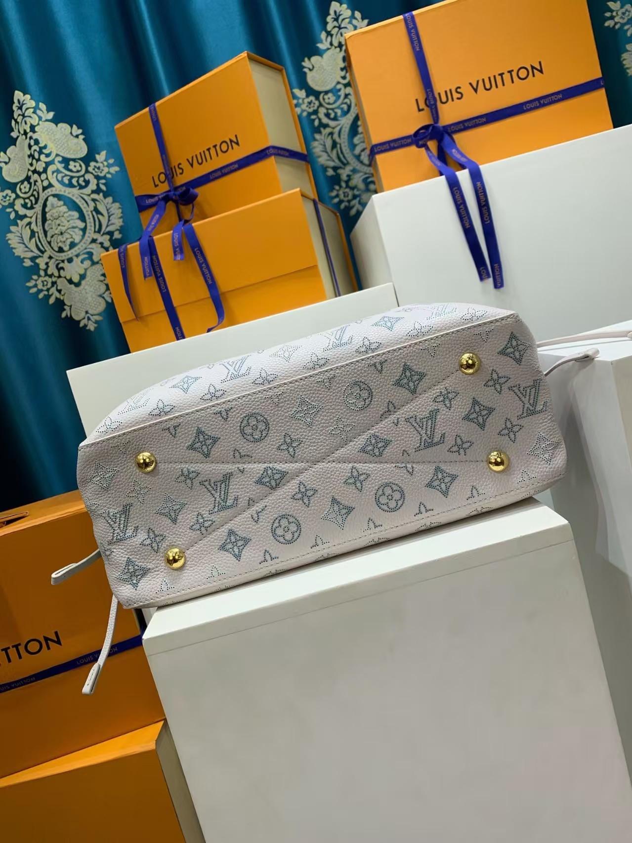 TOP Louis Vuitton LV Bella Tote Bag 23x13x32cm - Light Gray