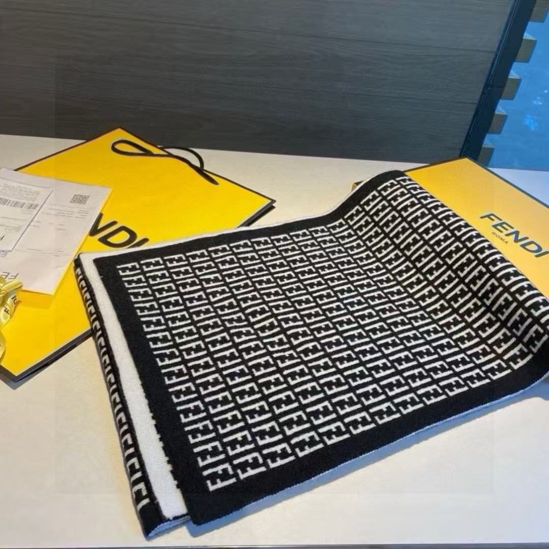 Fendi Wool knit double-sided scarf (Replica)