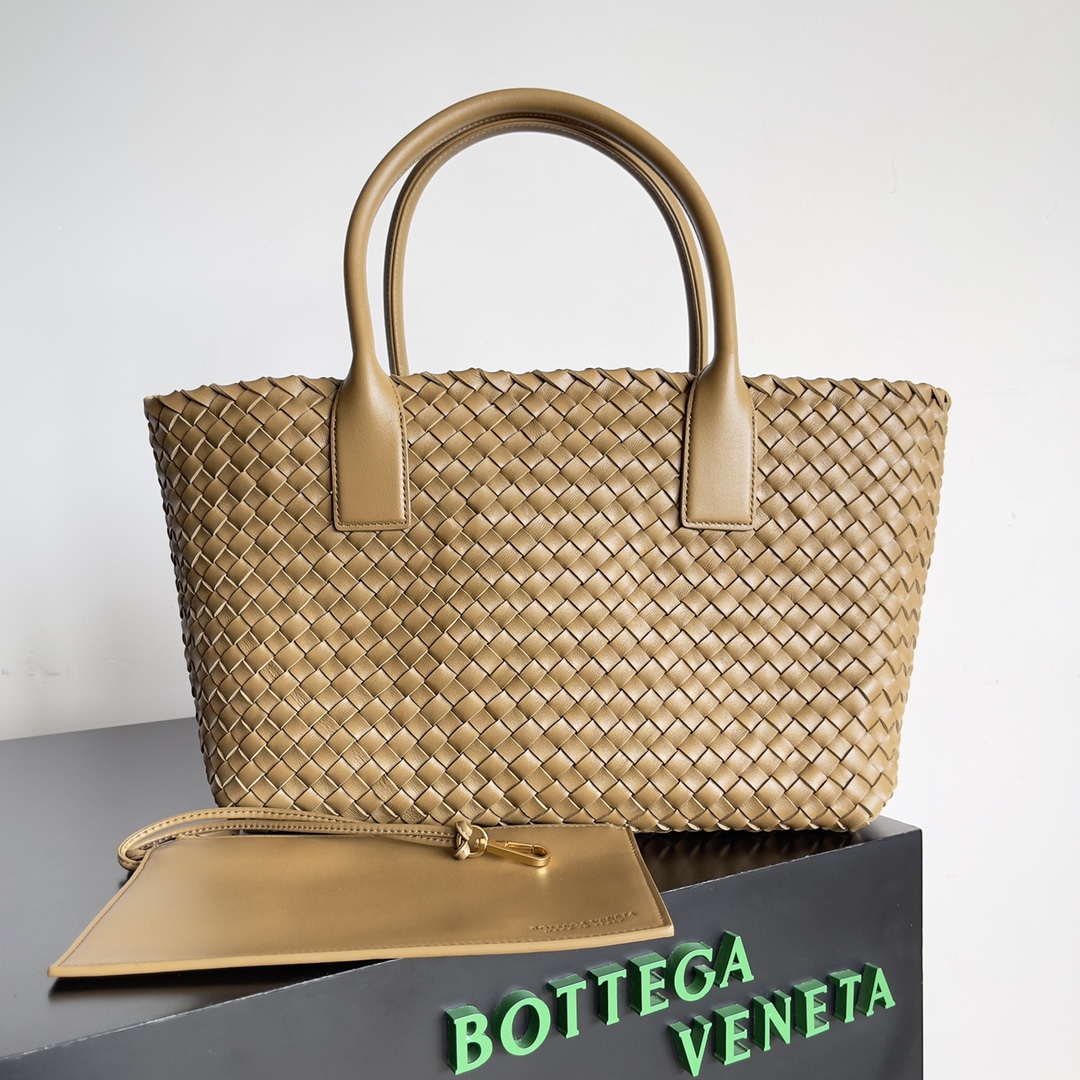 TOP Bottega Veneta BV Medium Cabat Bags - Brown