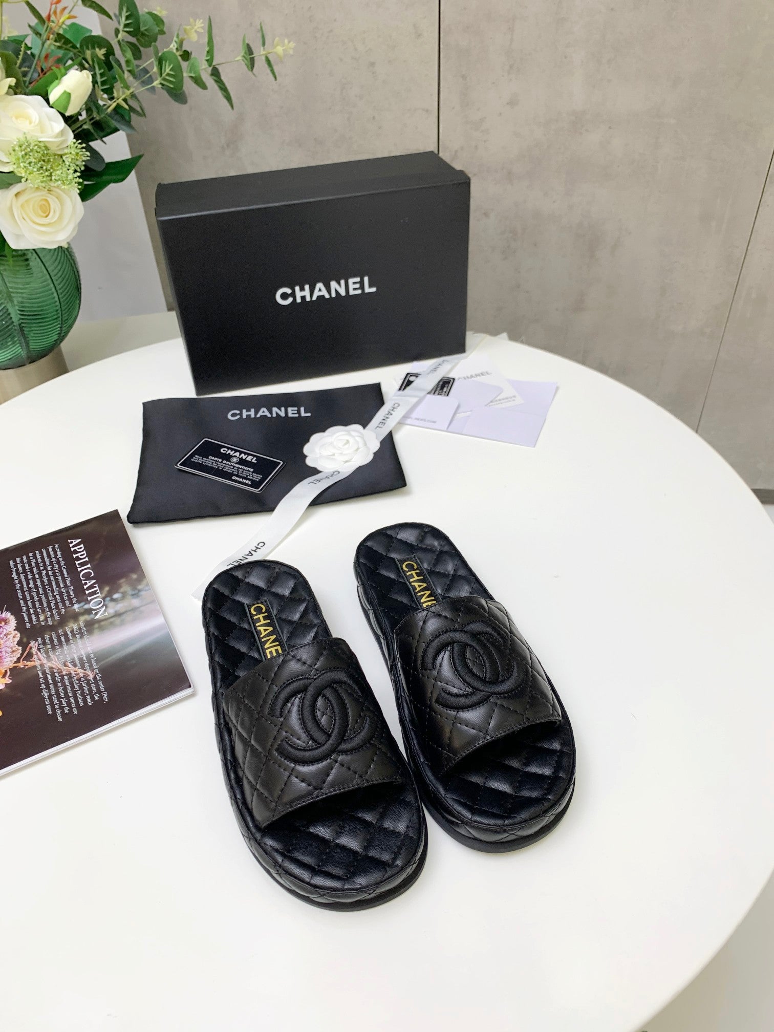 TOP CHANEL Quilted Embroidery Double C Slides - Black