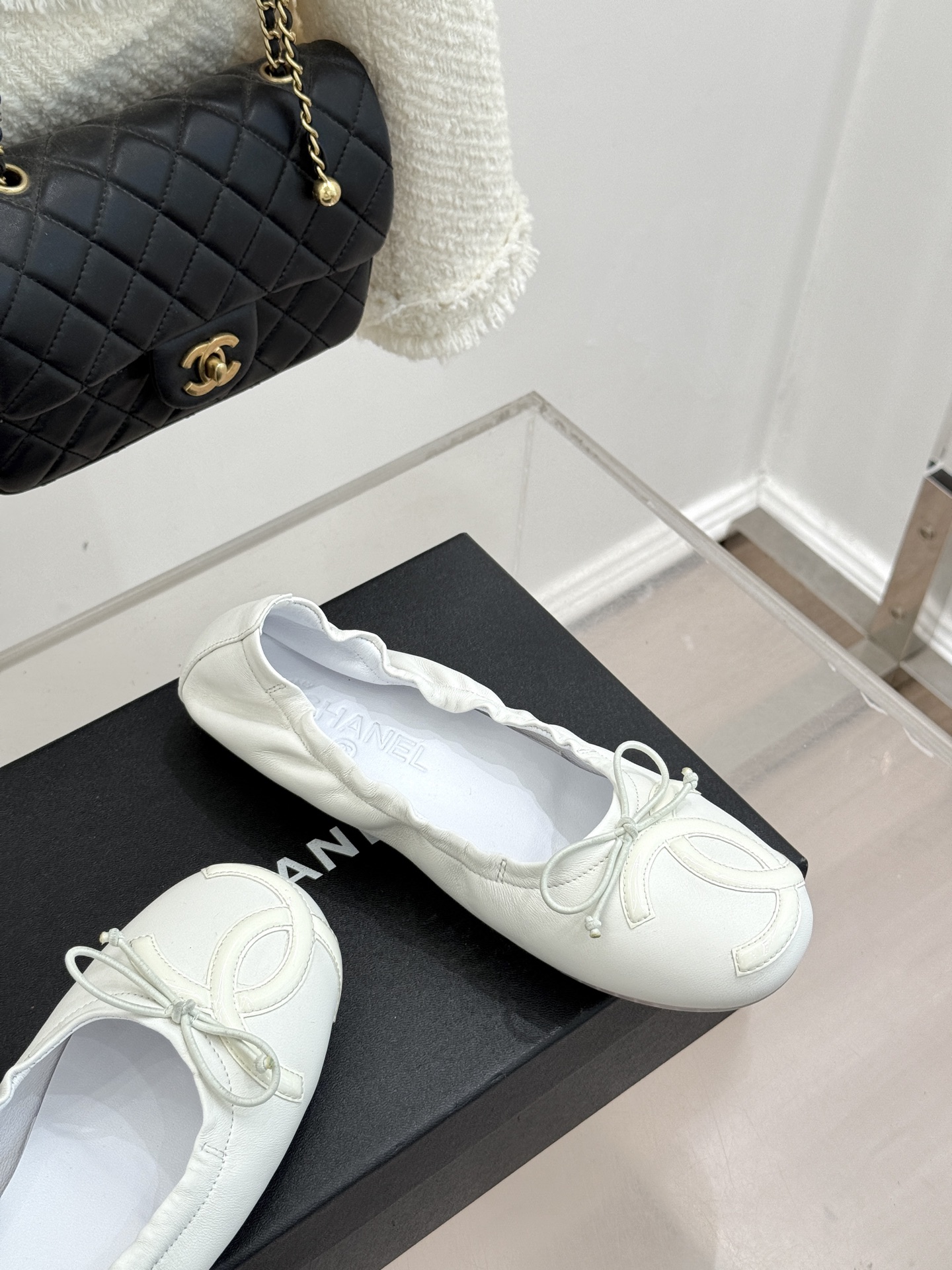 TOP CHANEL Flat Shoes with Bow - White