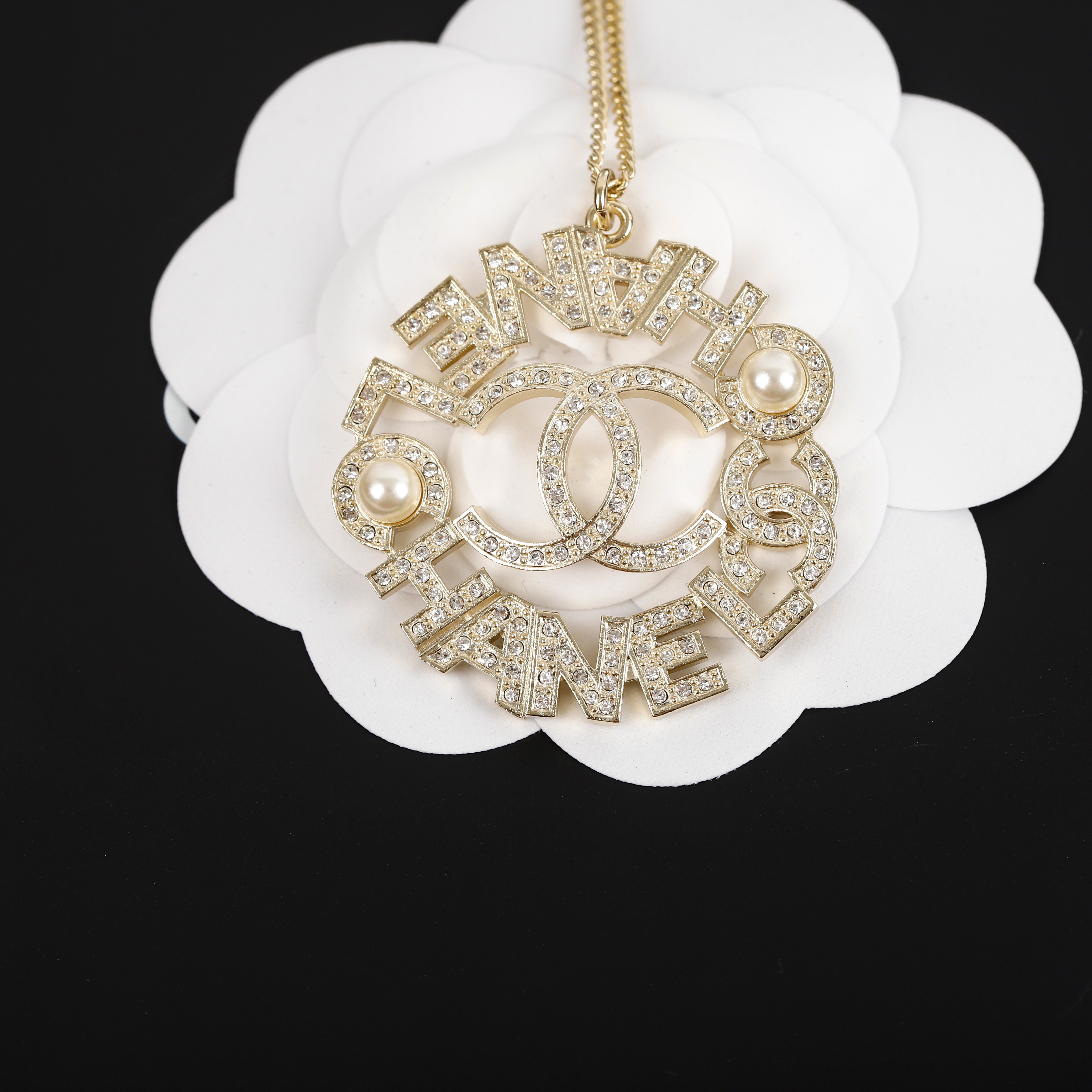 TOP CHANEL Pearl Necklace - Gold