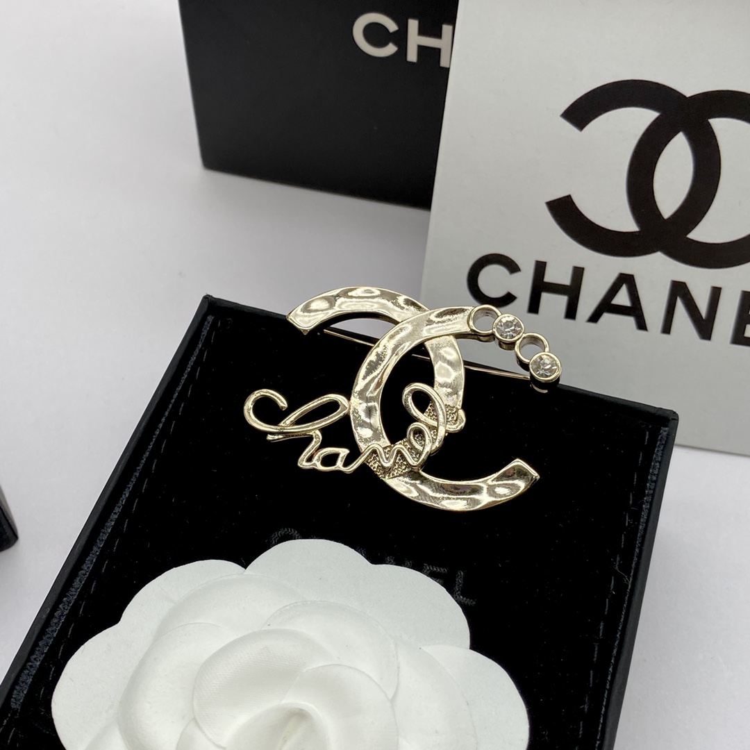 TOP CHANEL Brooch Collections