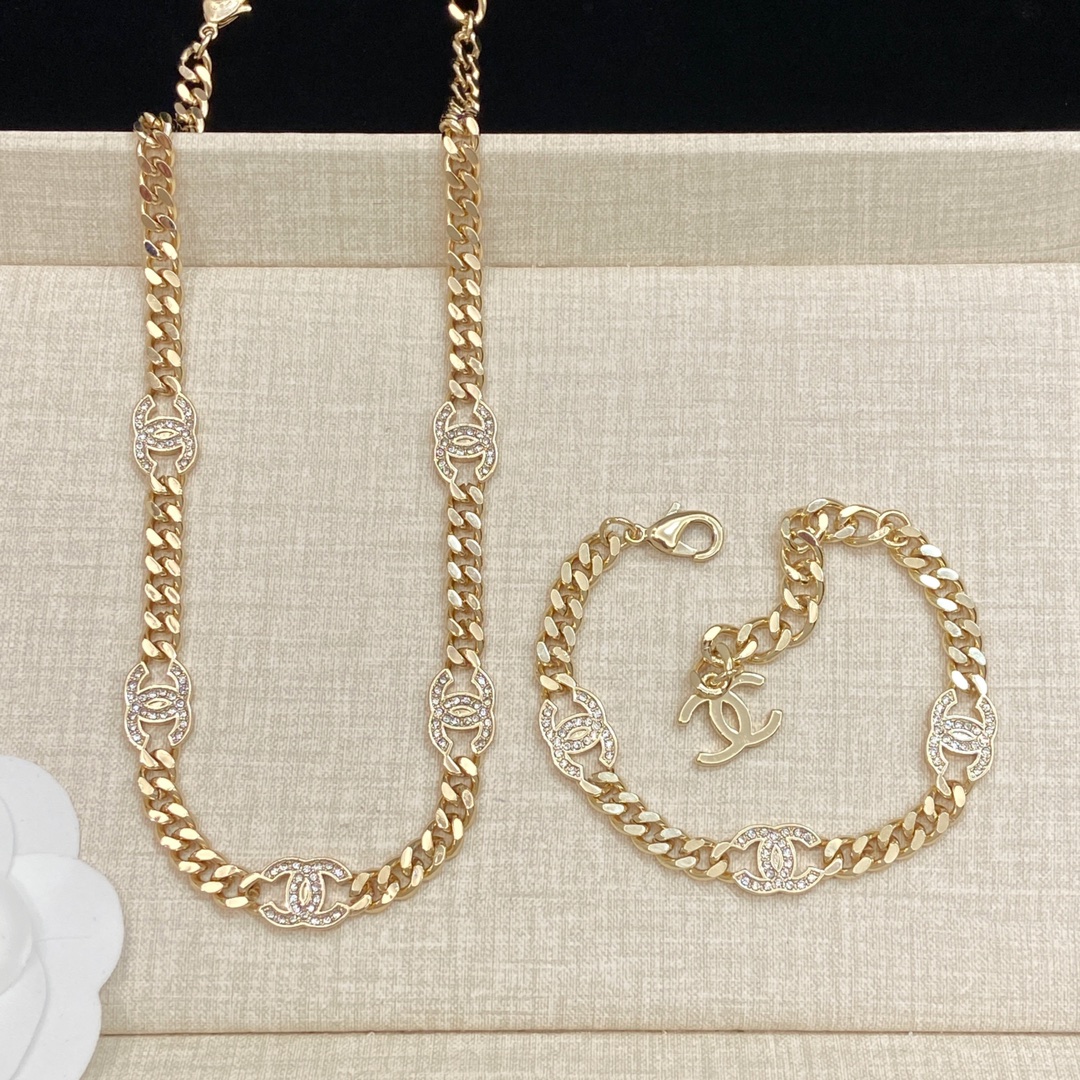 TOP CHANEL Necklace + Bracelet Set - Gold