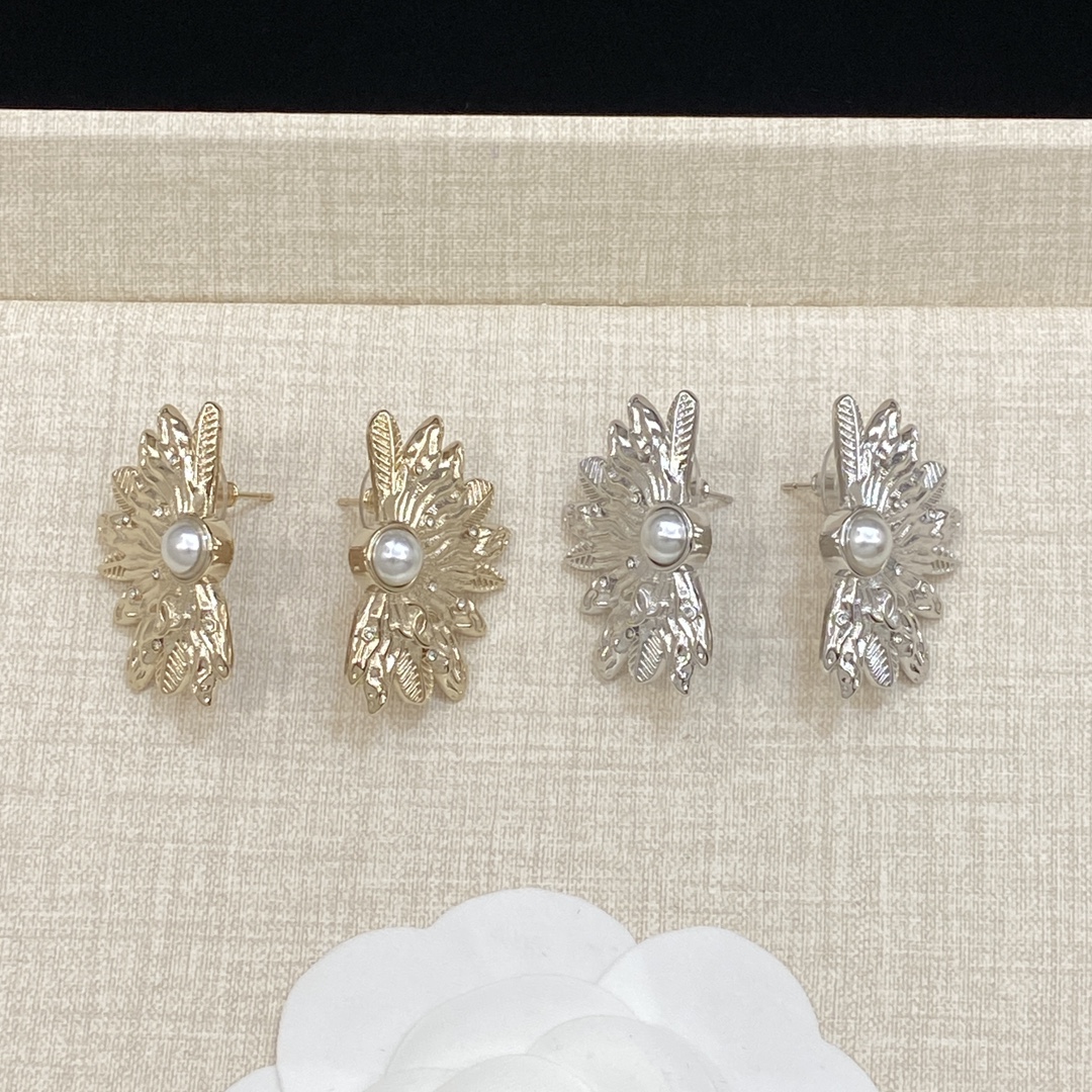 TOP CHANEL CC Earrings - 2 Colors