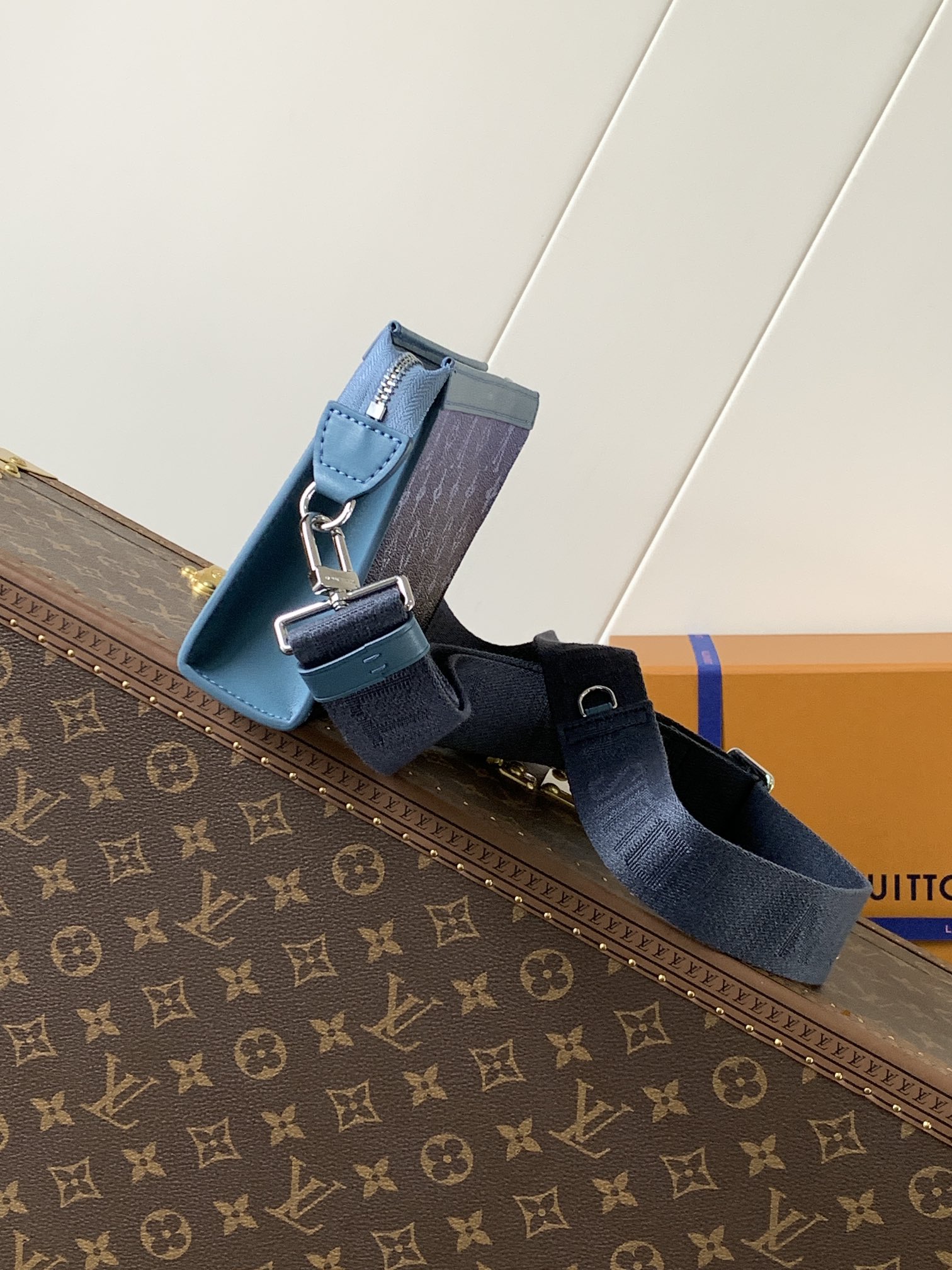 TOP Louis Vuitton LV Pochette Voyage Clutch Bag 22*14.5*4.5cm - 2 Colour